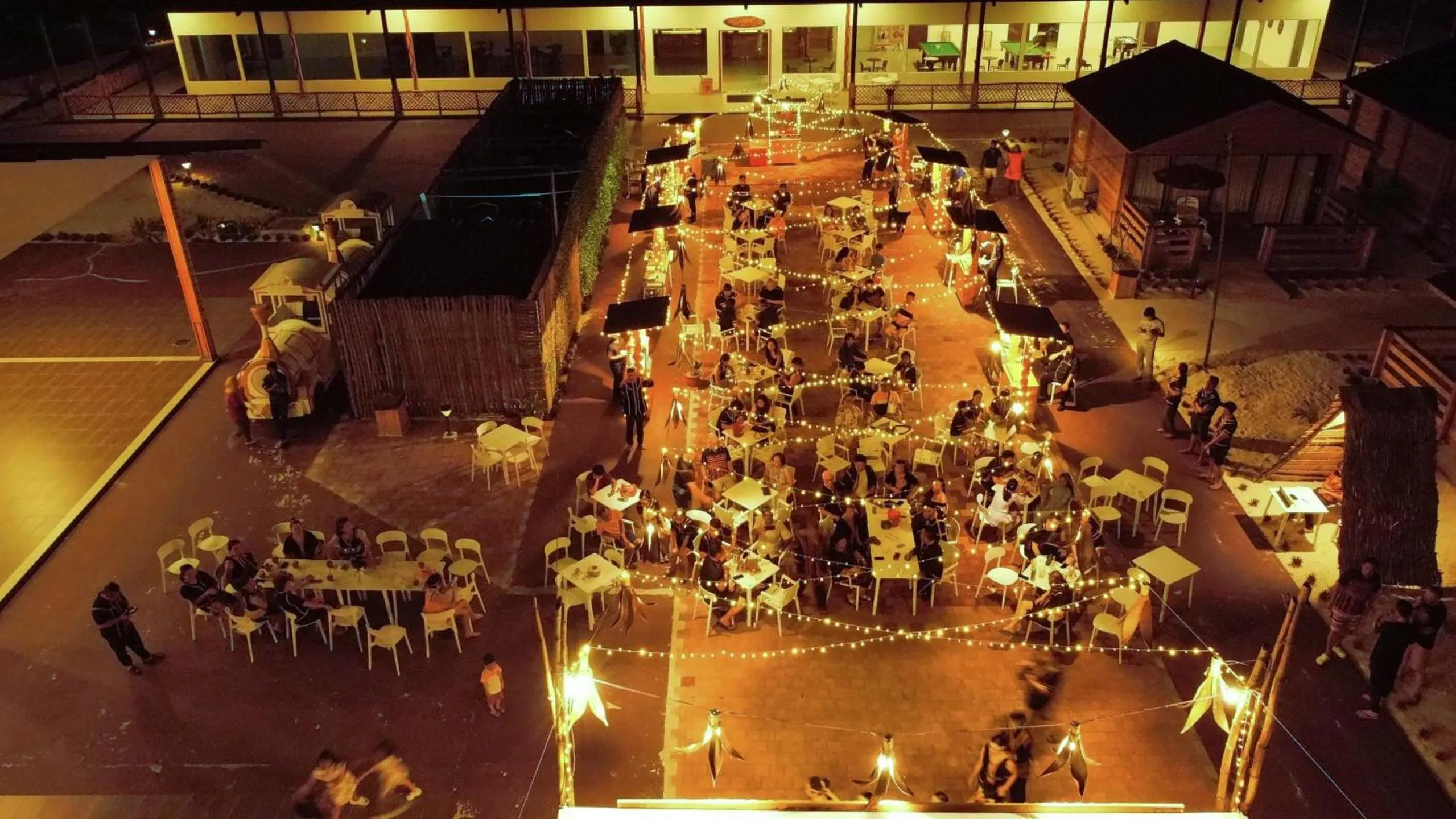 Restaurant/places to eat in JSK Mantanani Island Resorts