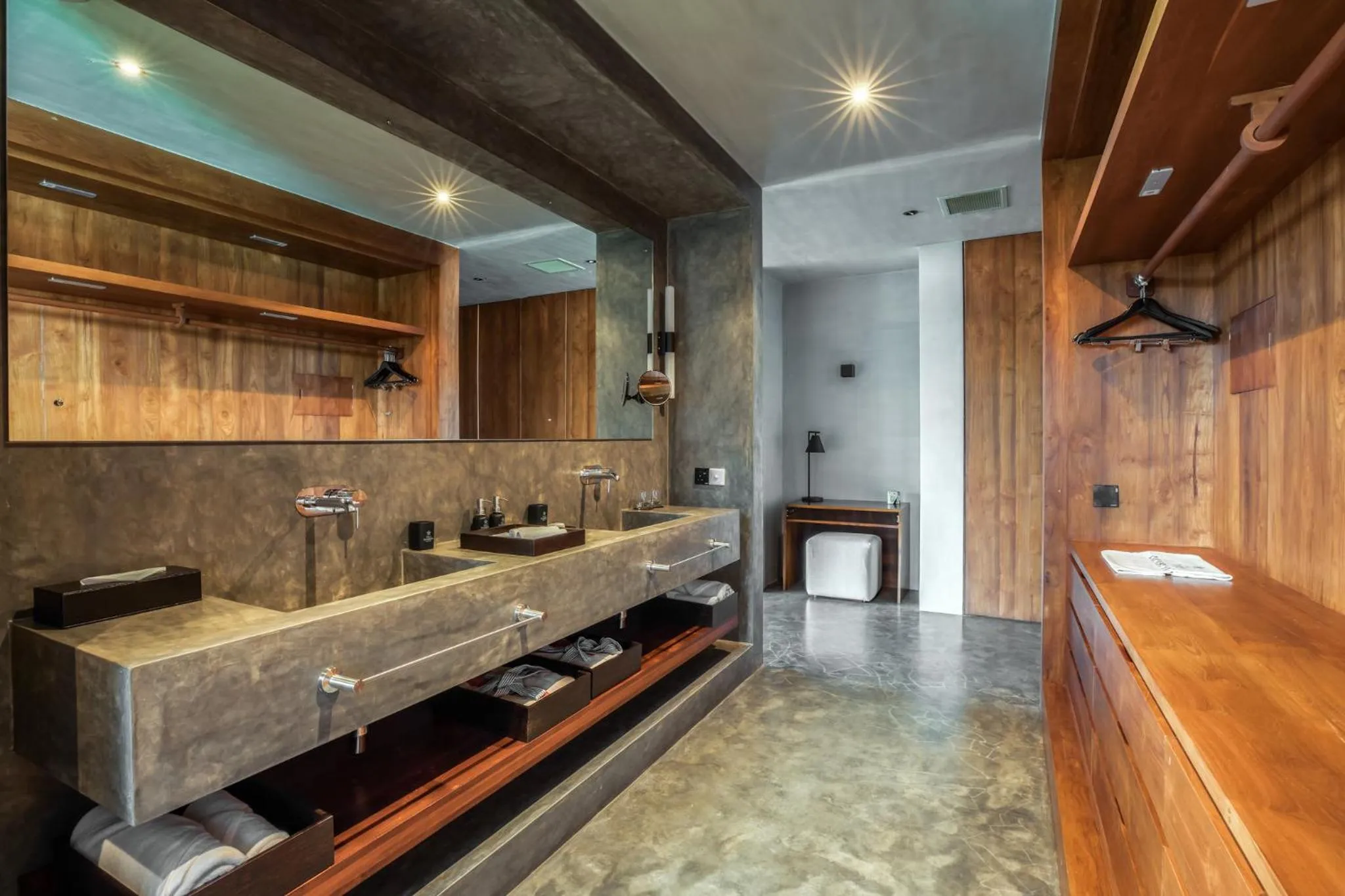 wardrobe in Villa Thamburu, Bentota