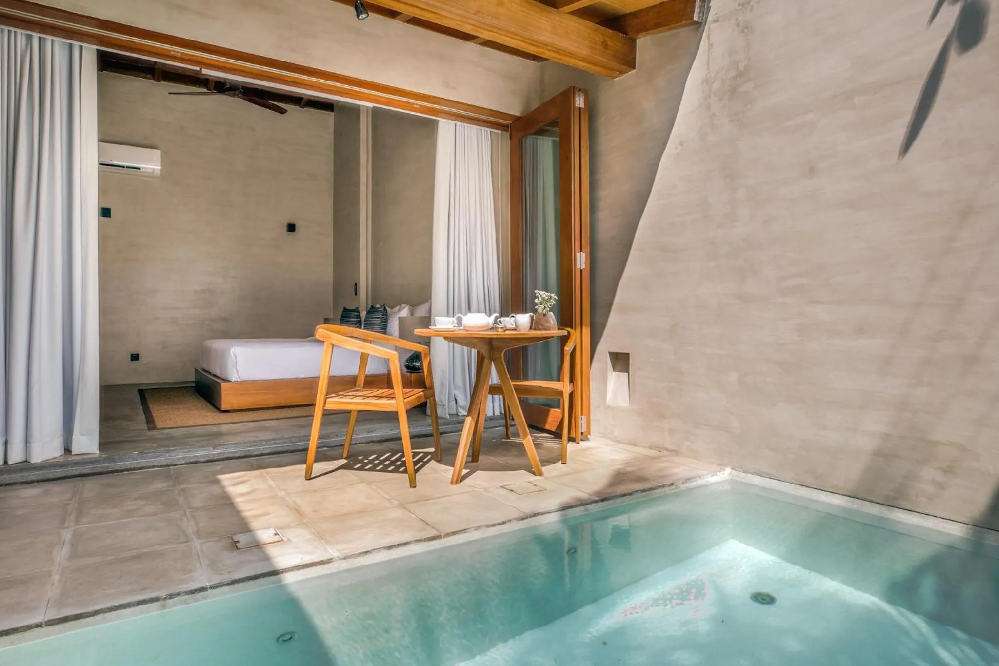 Pool view in Villa Thamburu, Bentota