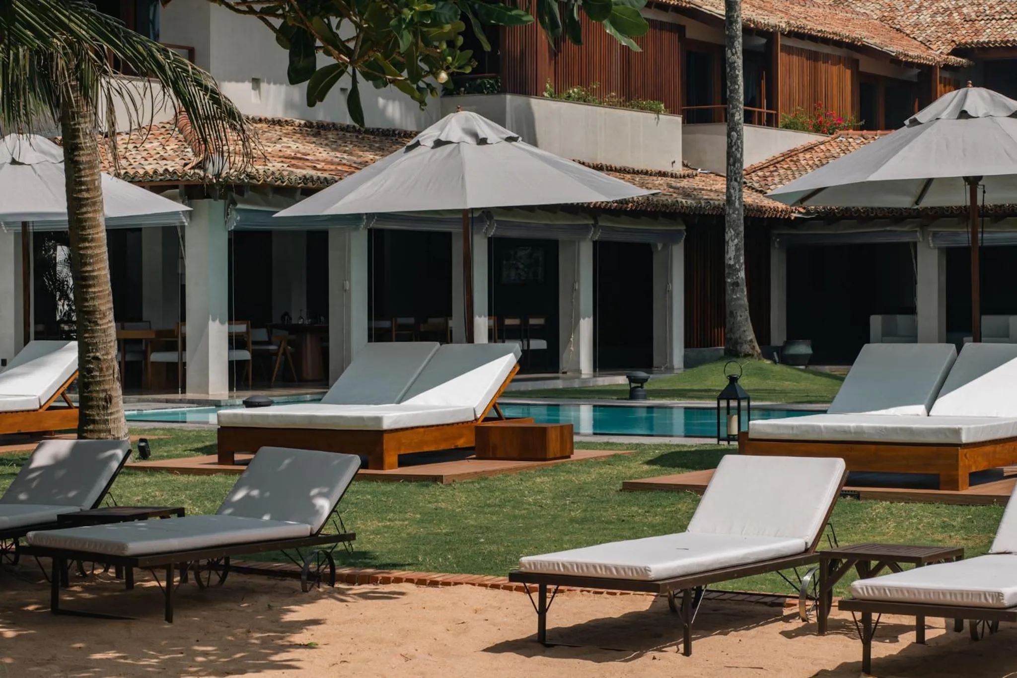 Swimming pool in Villa Thamburu, Bentota