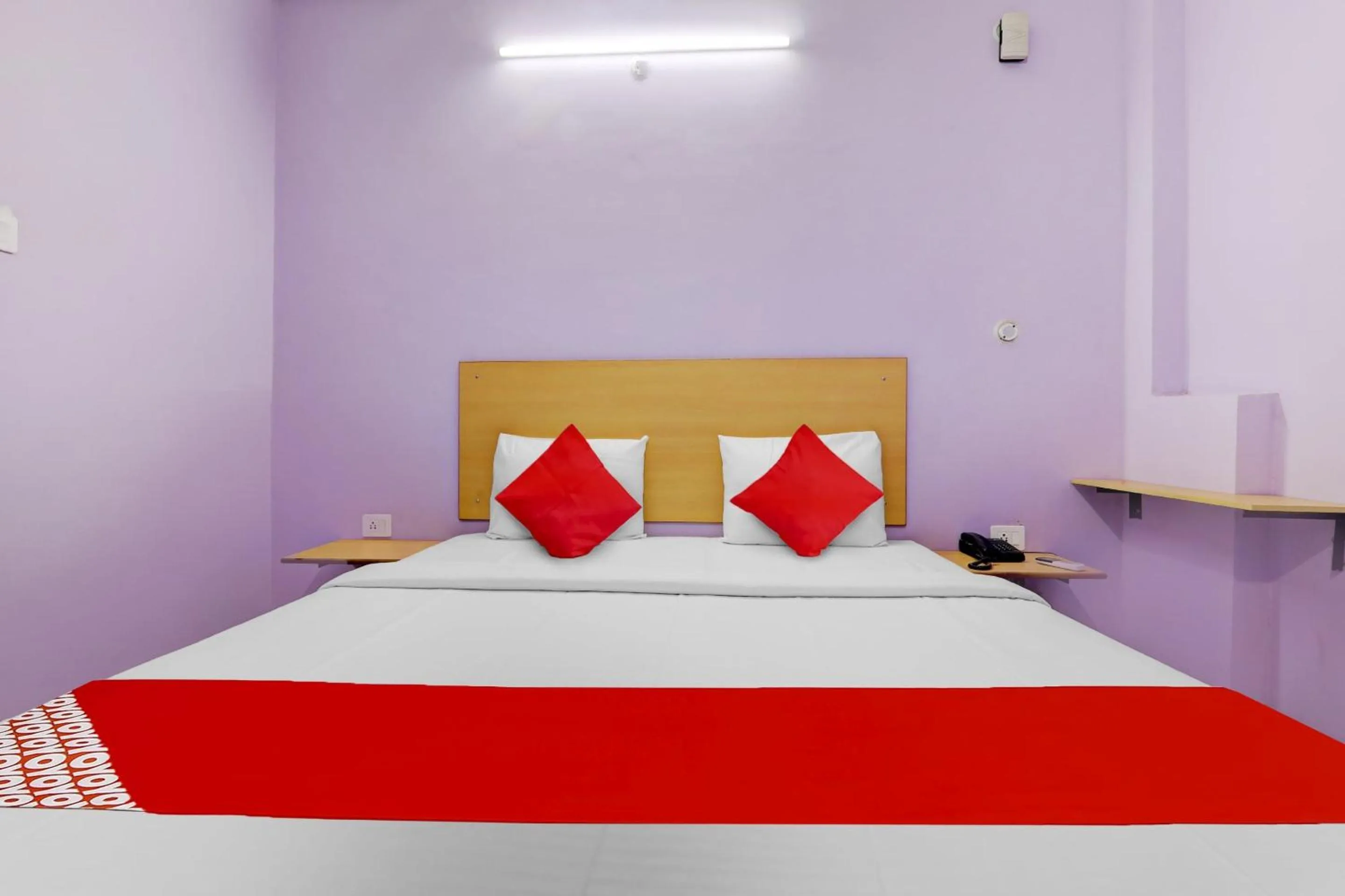 Bedroom, Bed in Hotel O SRV Palace