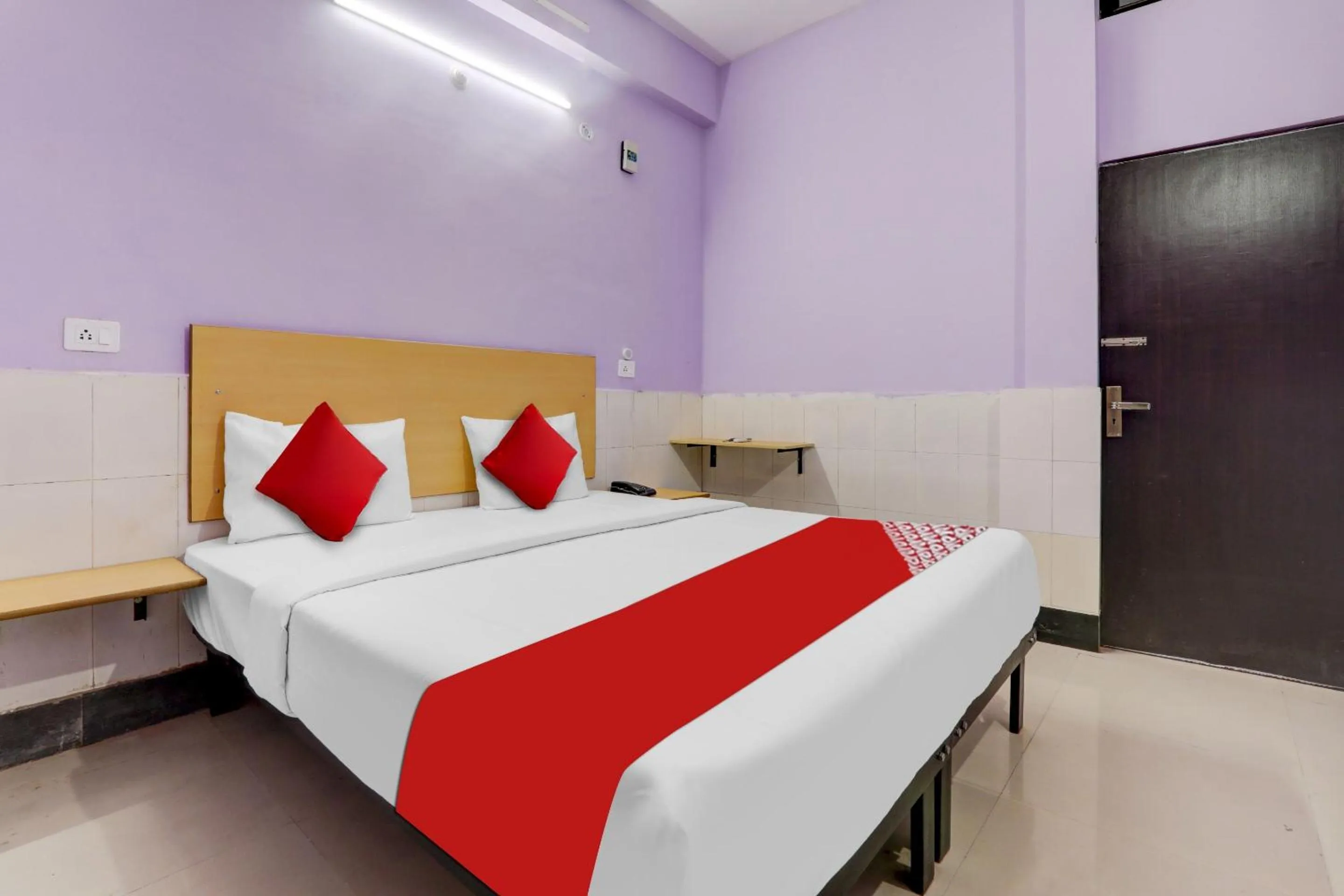 Bedroom, Bed in Hotel O SRV Palace