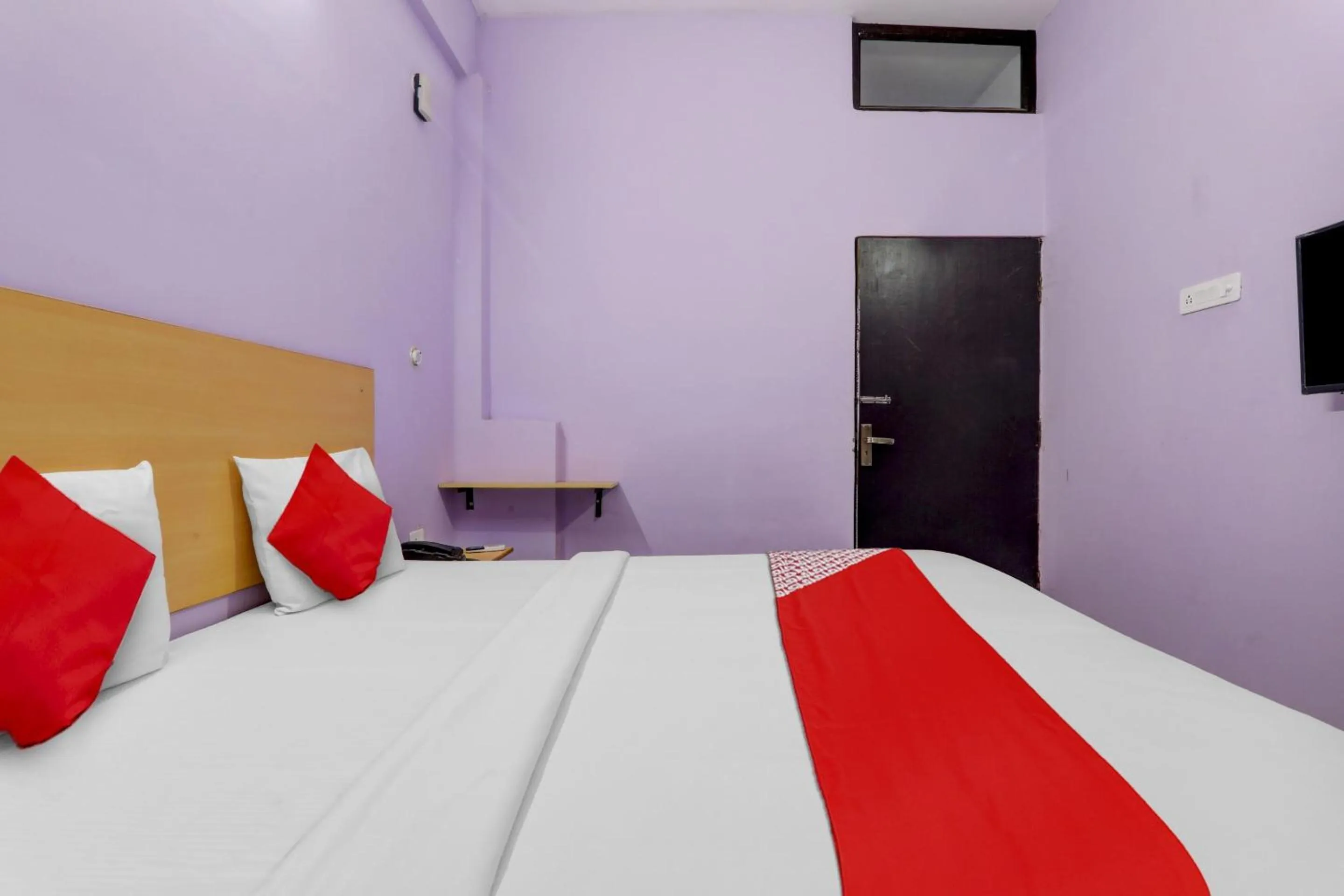 Bedroom, Bed in Hotel O SRV Palace