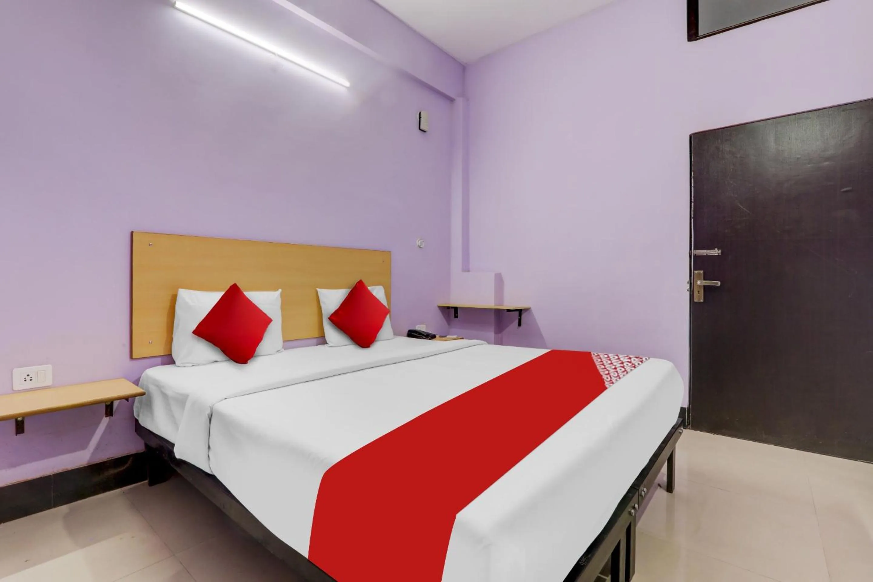 Bedroom, Bed in Hotel O SRV Palace