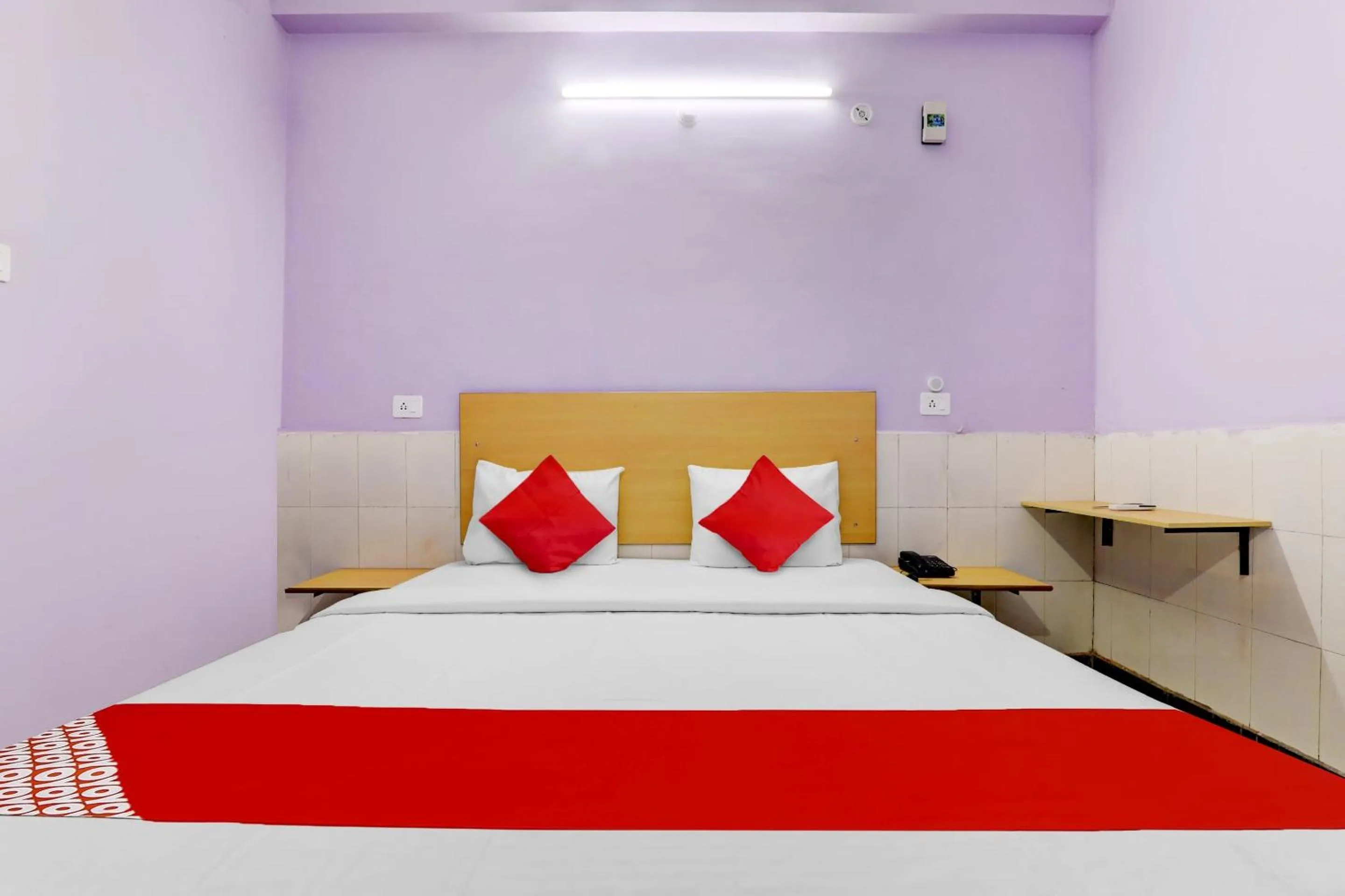 Bedroom, Bed in Hotel O SRV Palace