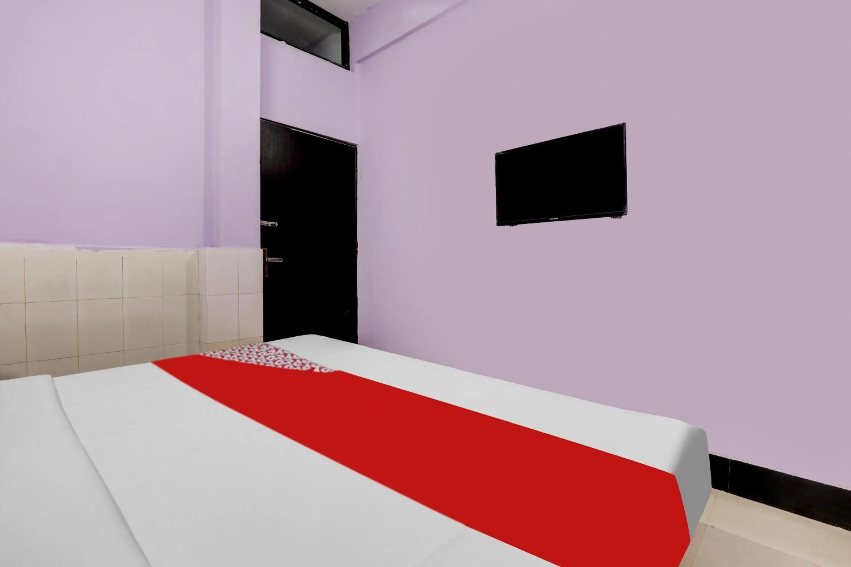 Facade/entrance, Bed in Hotel O SRV Palace