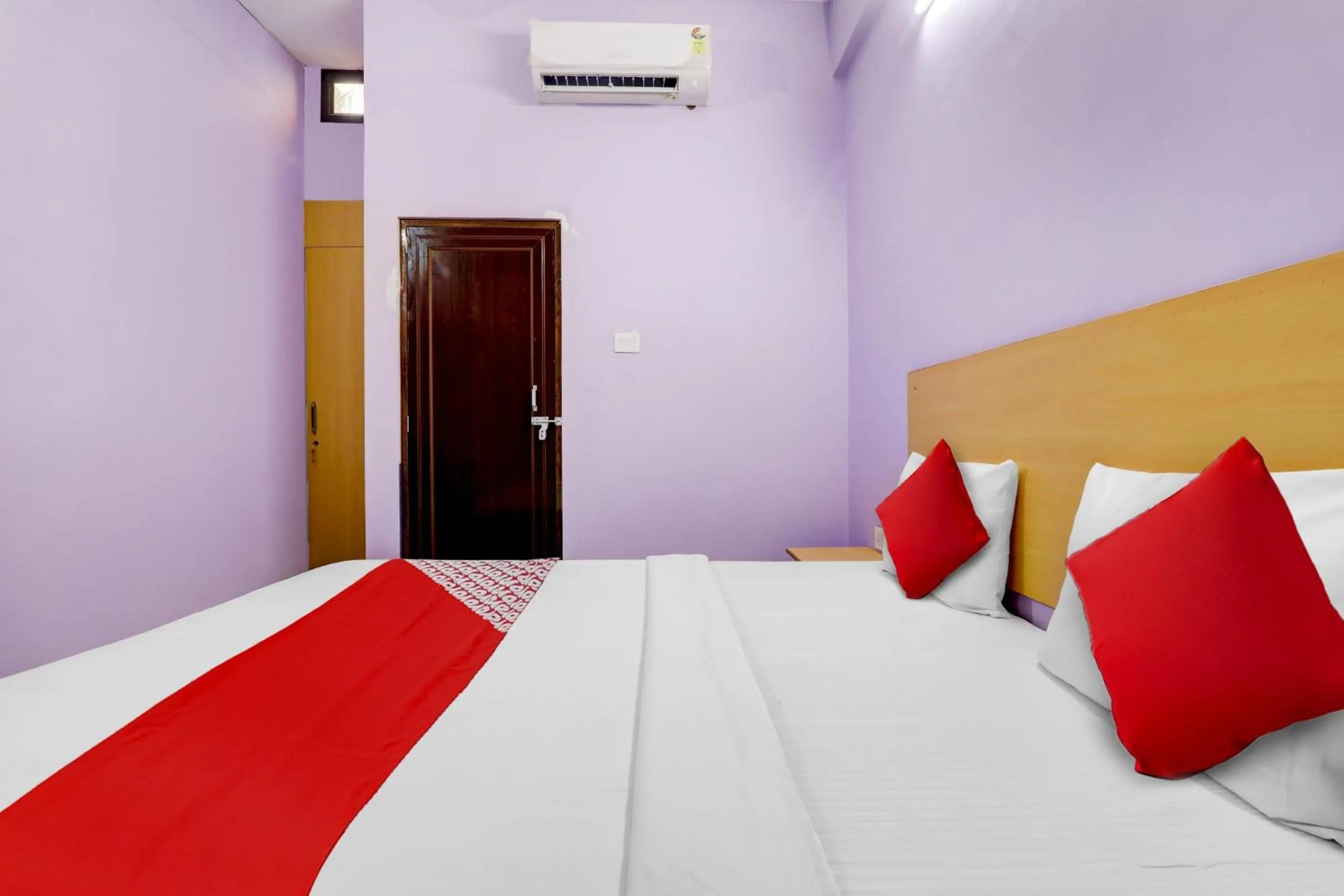 Bedroom, Bed in Hotel O SRV Palace