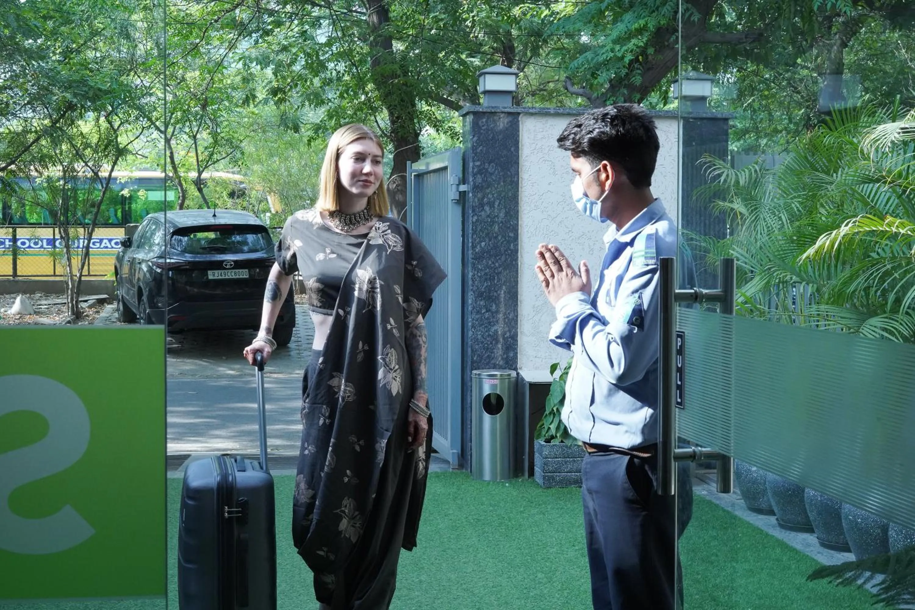 People in Saltstayz Select - Huda City Center