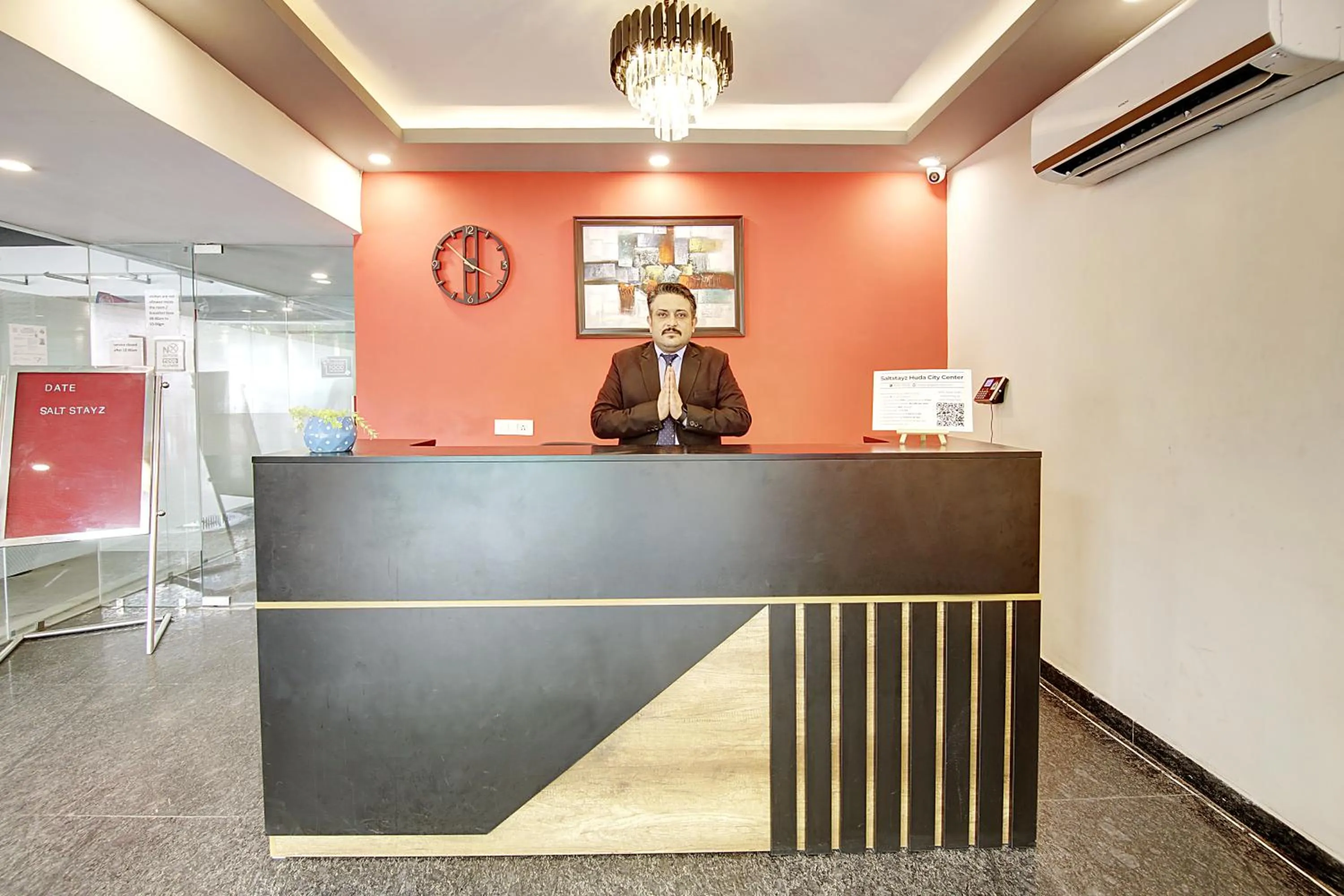 Staff in Saltstayz Select - Huda City Center