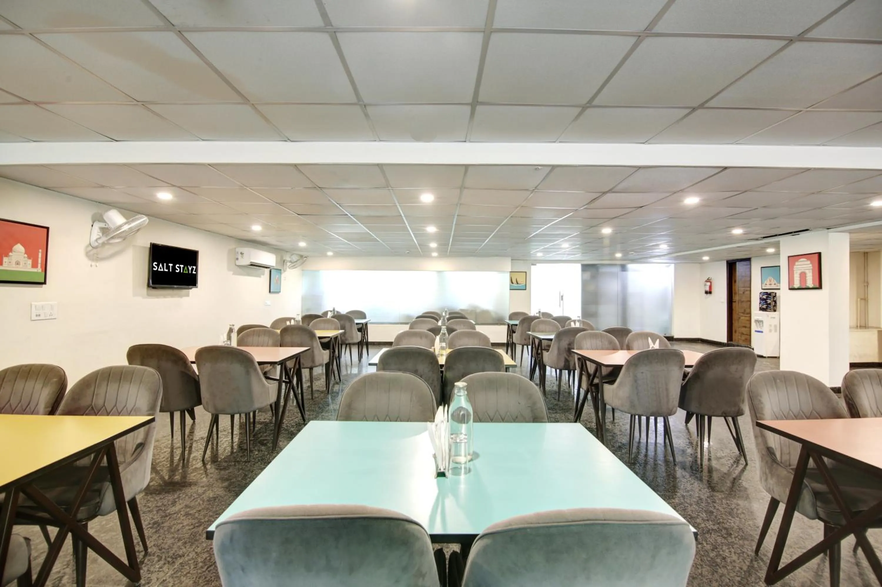 Restaurant/places to eat in Saltstayz Select - Huda City Center