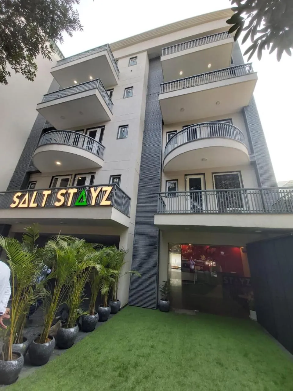 Property building in Saltstayz Select - Huda City Center