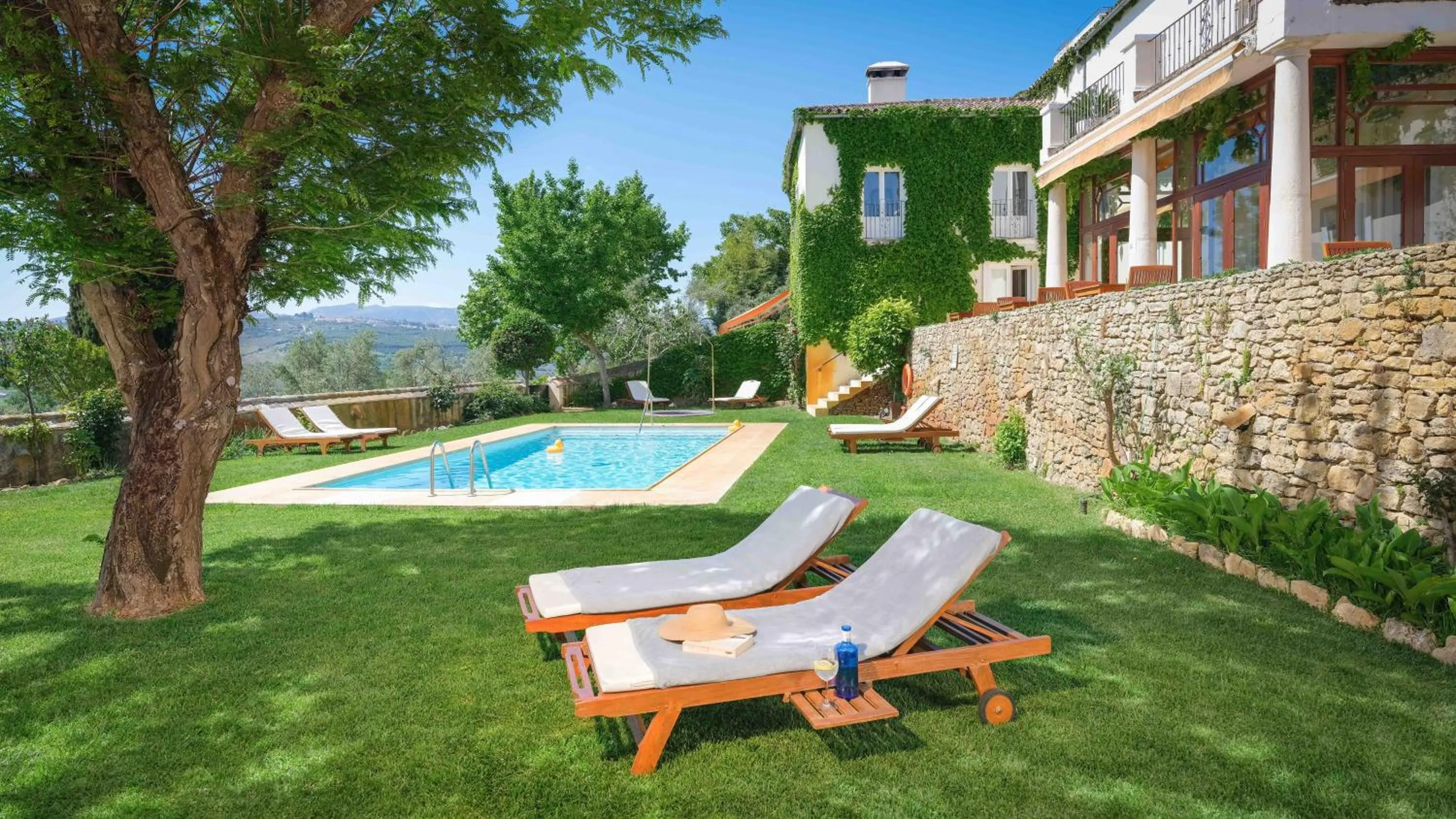 Pool view in Hotel La Fuente de la Higuera