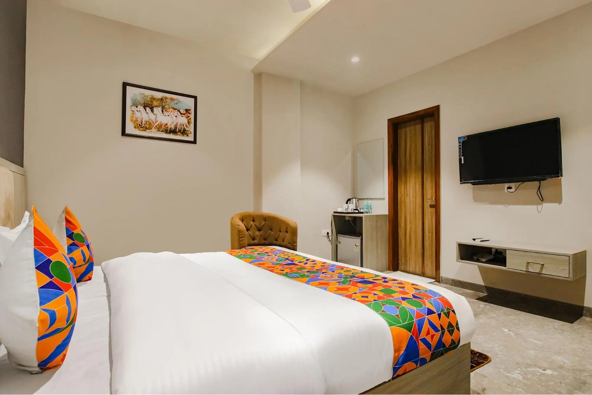 TV and multimedia, Bed in FabHotel Prime K9 Grand