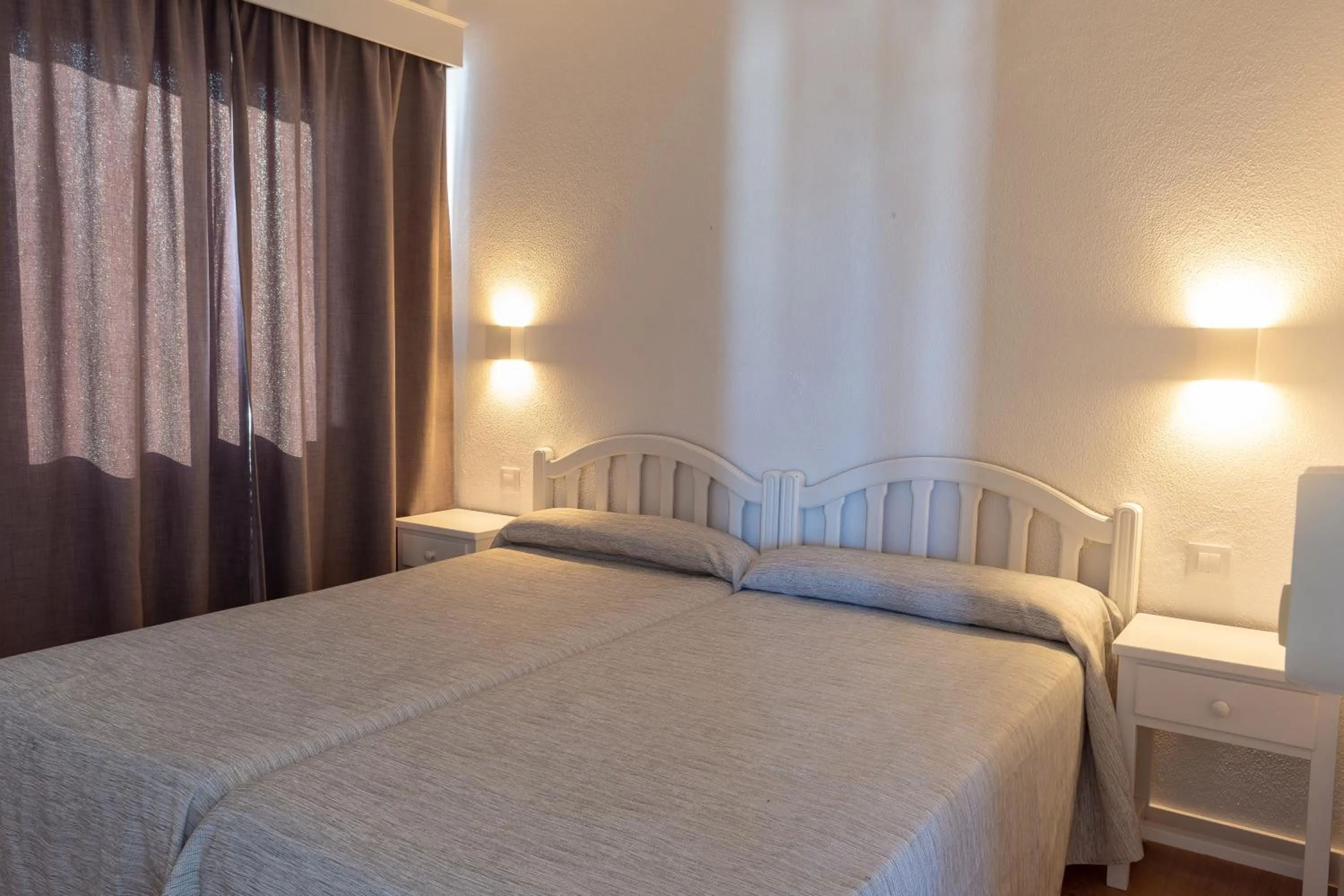 Bedroom, Bed in Naranjos Resort Menorca