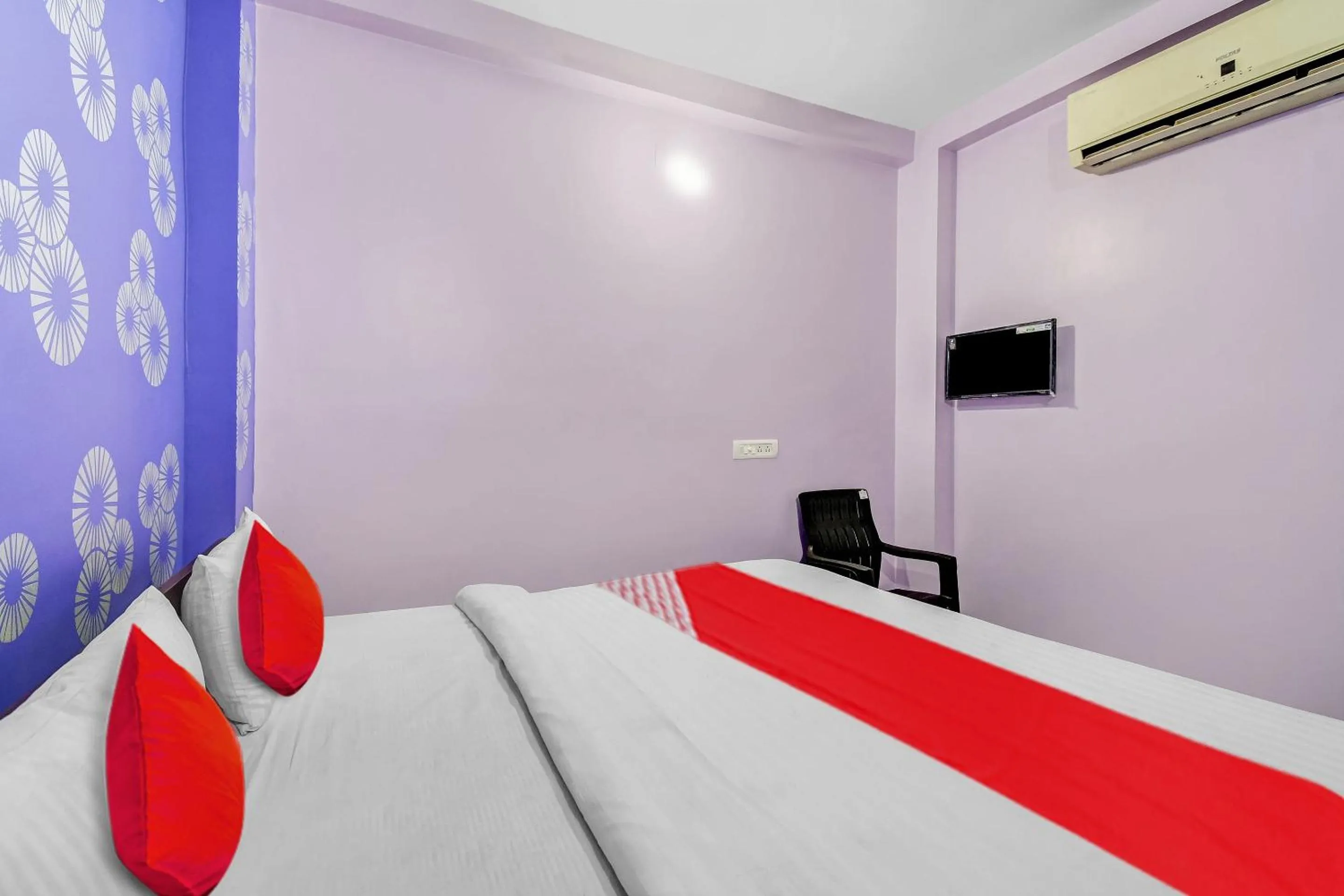 Bedroom, Bed in Hotel O Heritage Inn