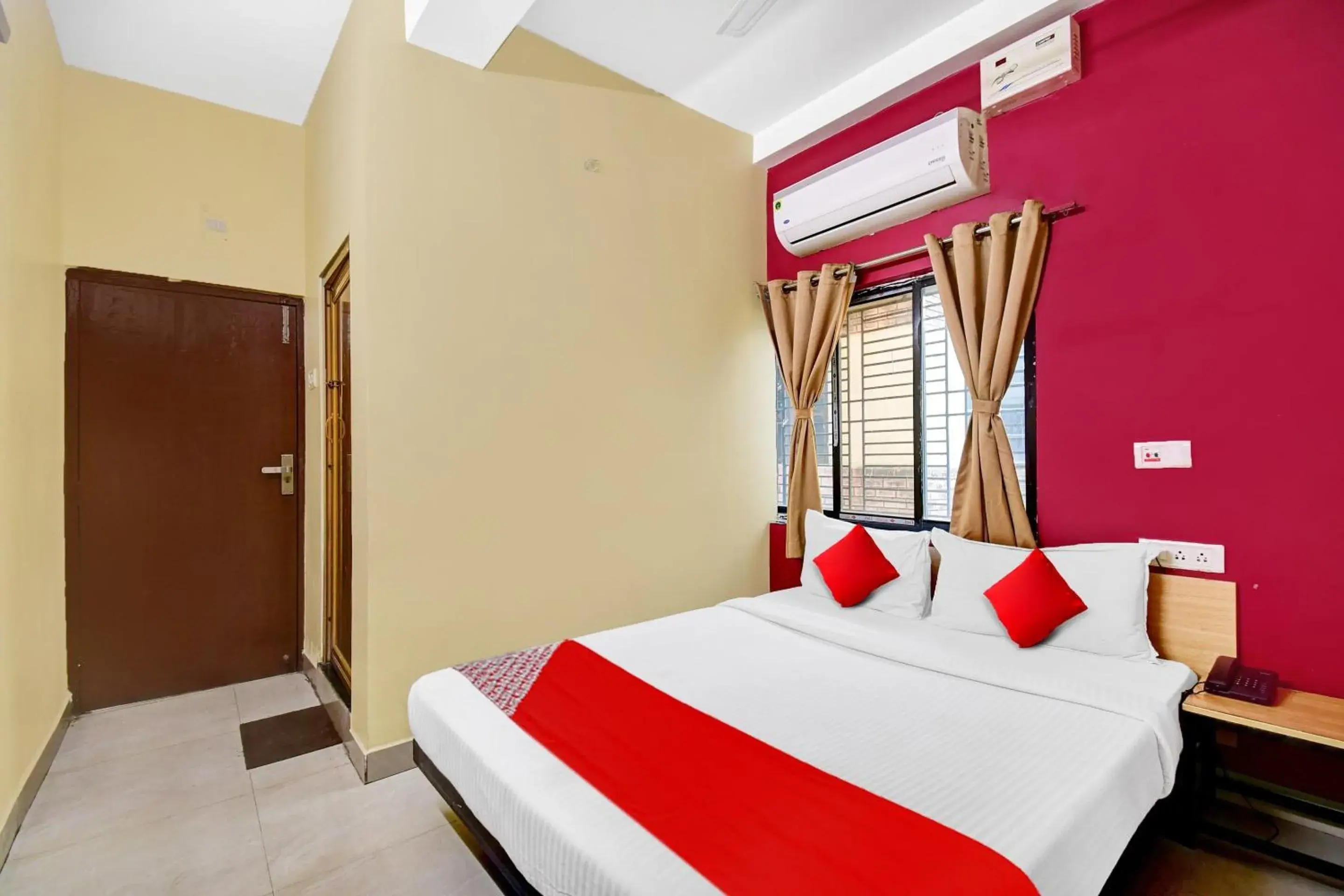 Classic Triple Room - single occupancy in Hotel O Grand Lazeez Dumurjala outdoor Stadium Classic Triple Room - single occupancy in Hotel O Grand Lazeez Dumurjala outdoor Stadium
