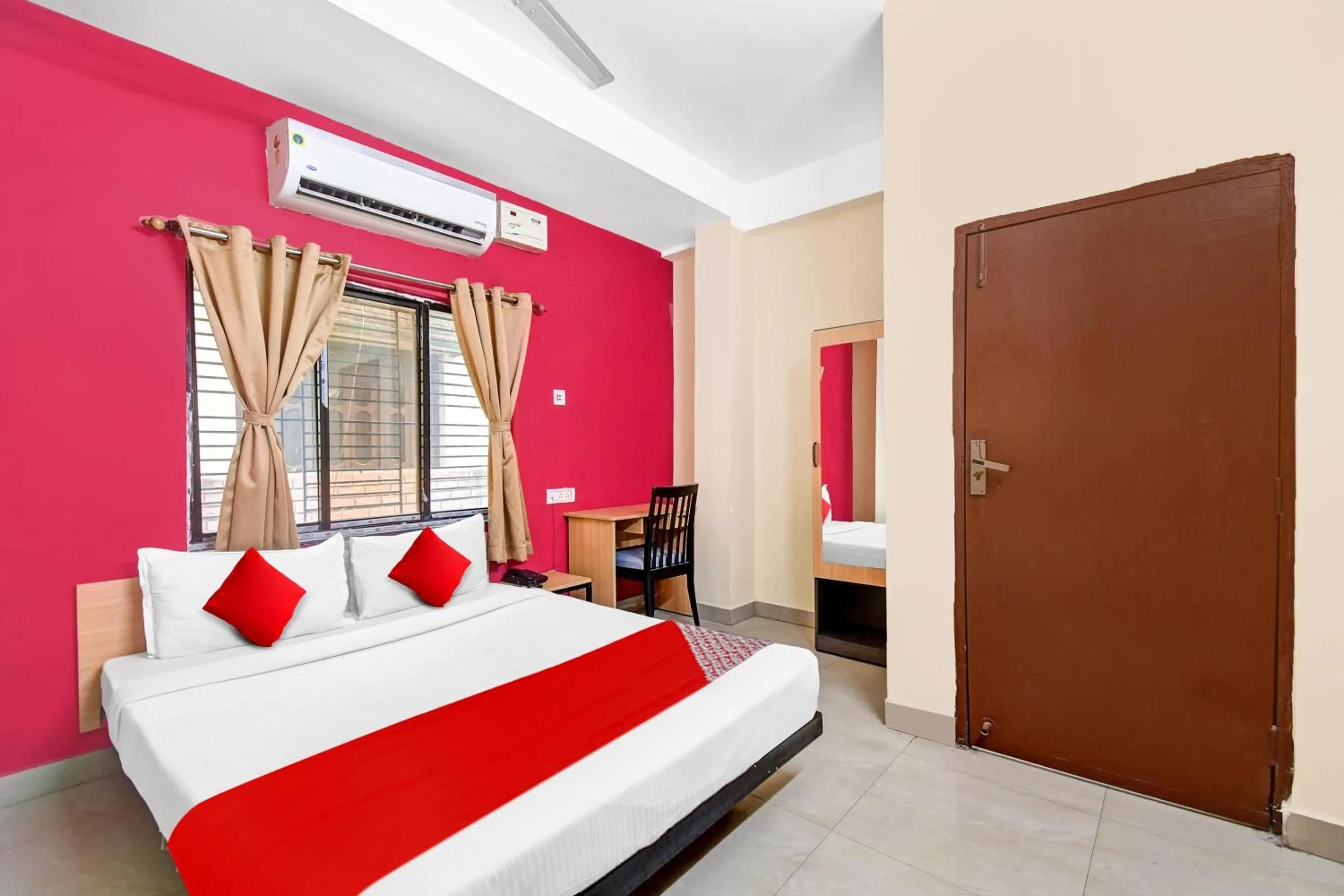 Bedroom, Bed in Super Hotel O Grand Lazeez Dumurjala outdoor Stadium