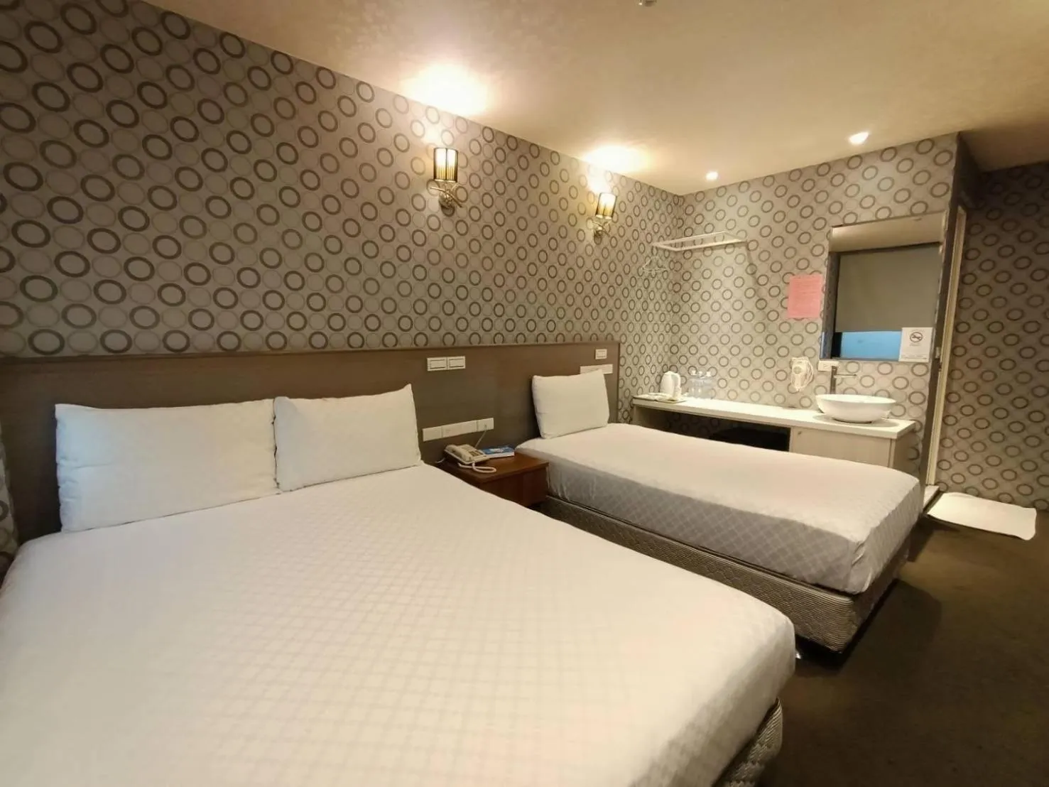 Photo of the whole room, Bed in Taiwan Seven Days Boutique Hotel