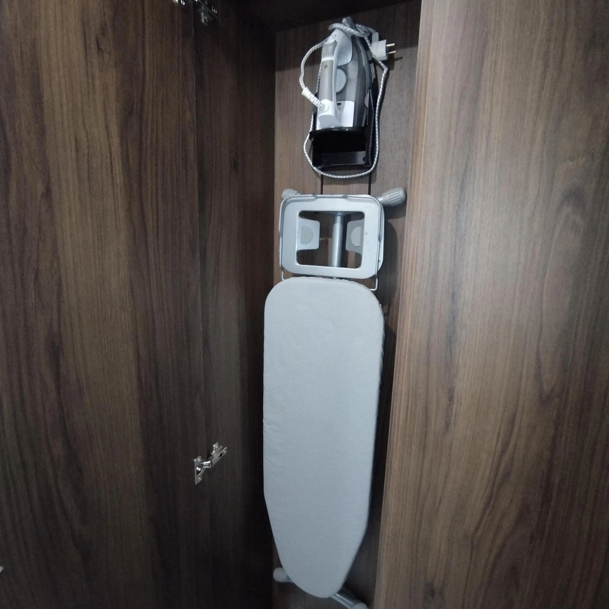 wardrobe in International Atene hotel