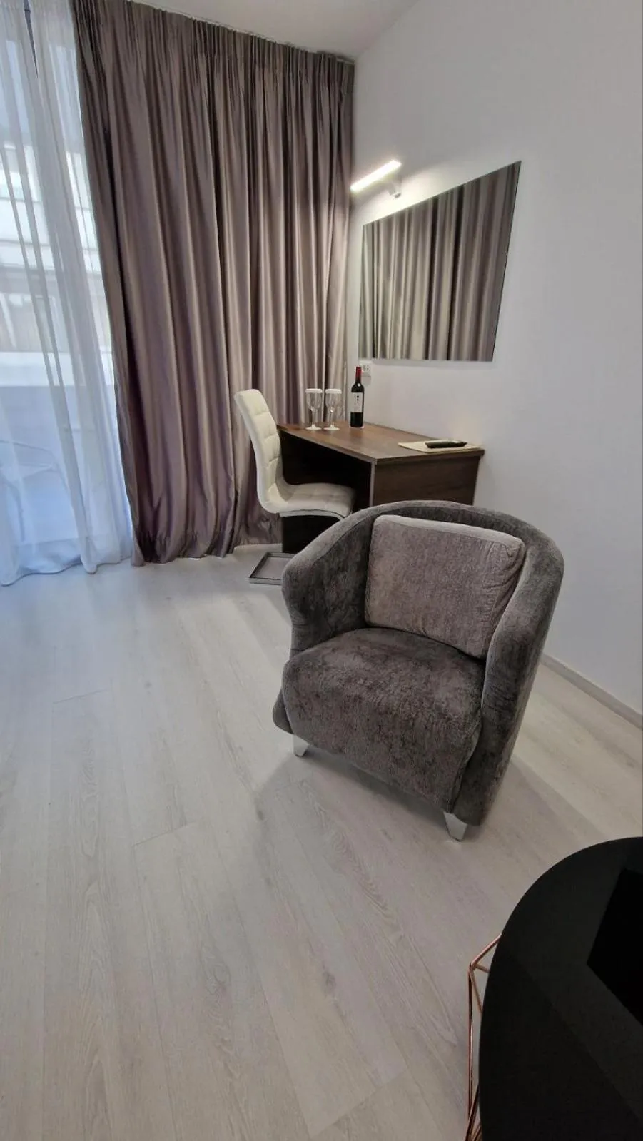 Seating area in International Atene hotel