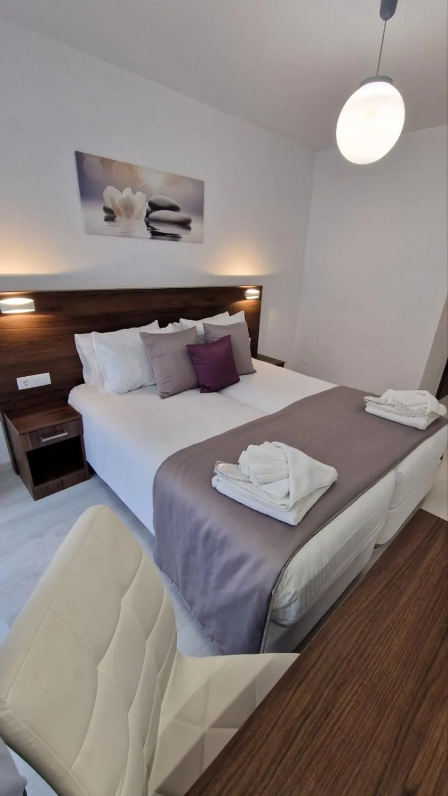 Bedroom, Bed in International Atene hotel