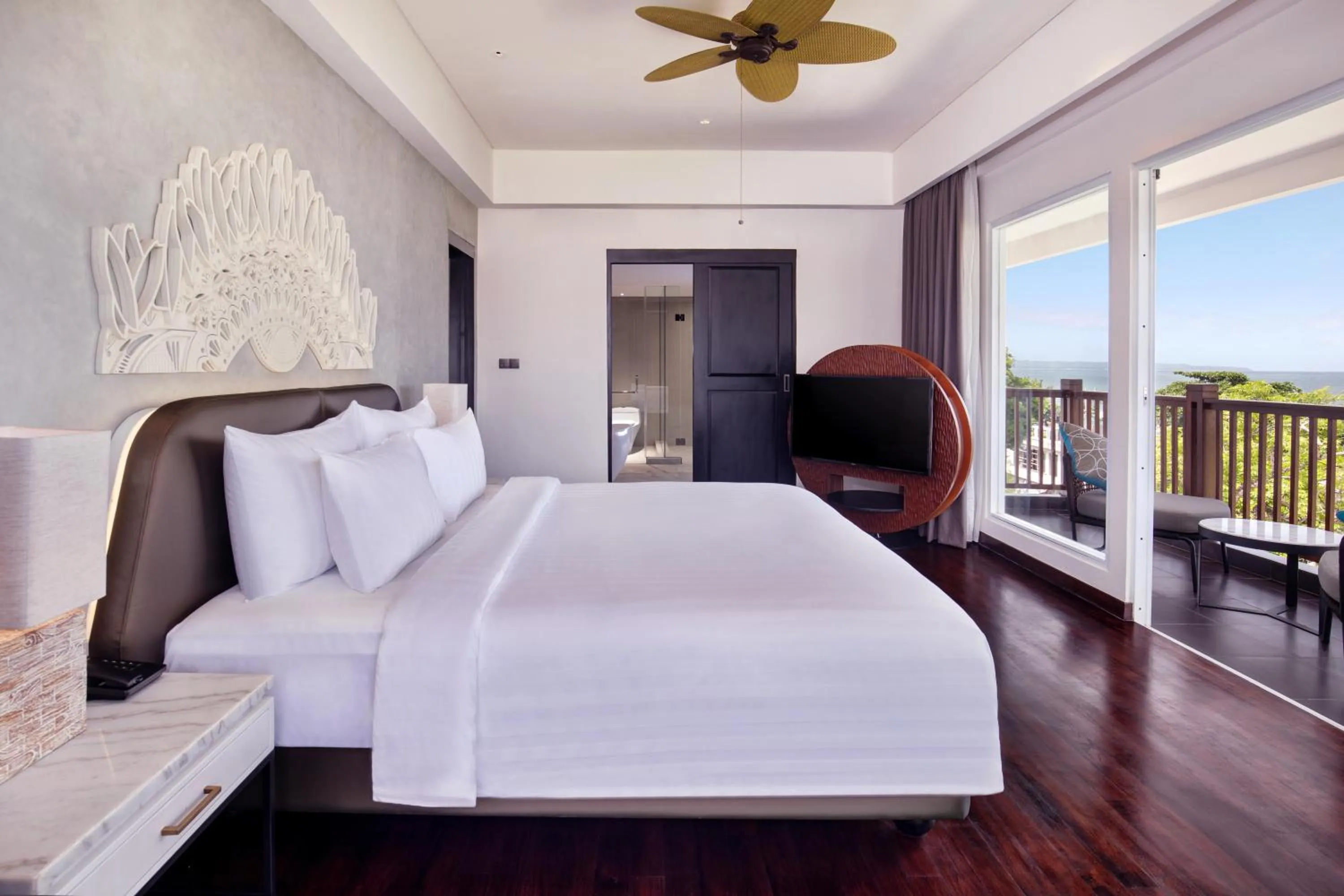 Bed in Grand Mercure Bali Seminyak