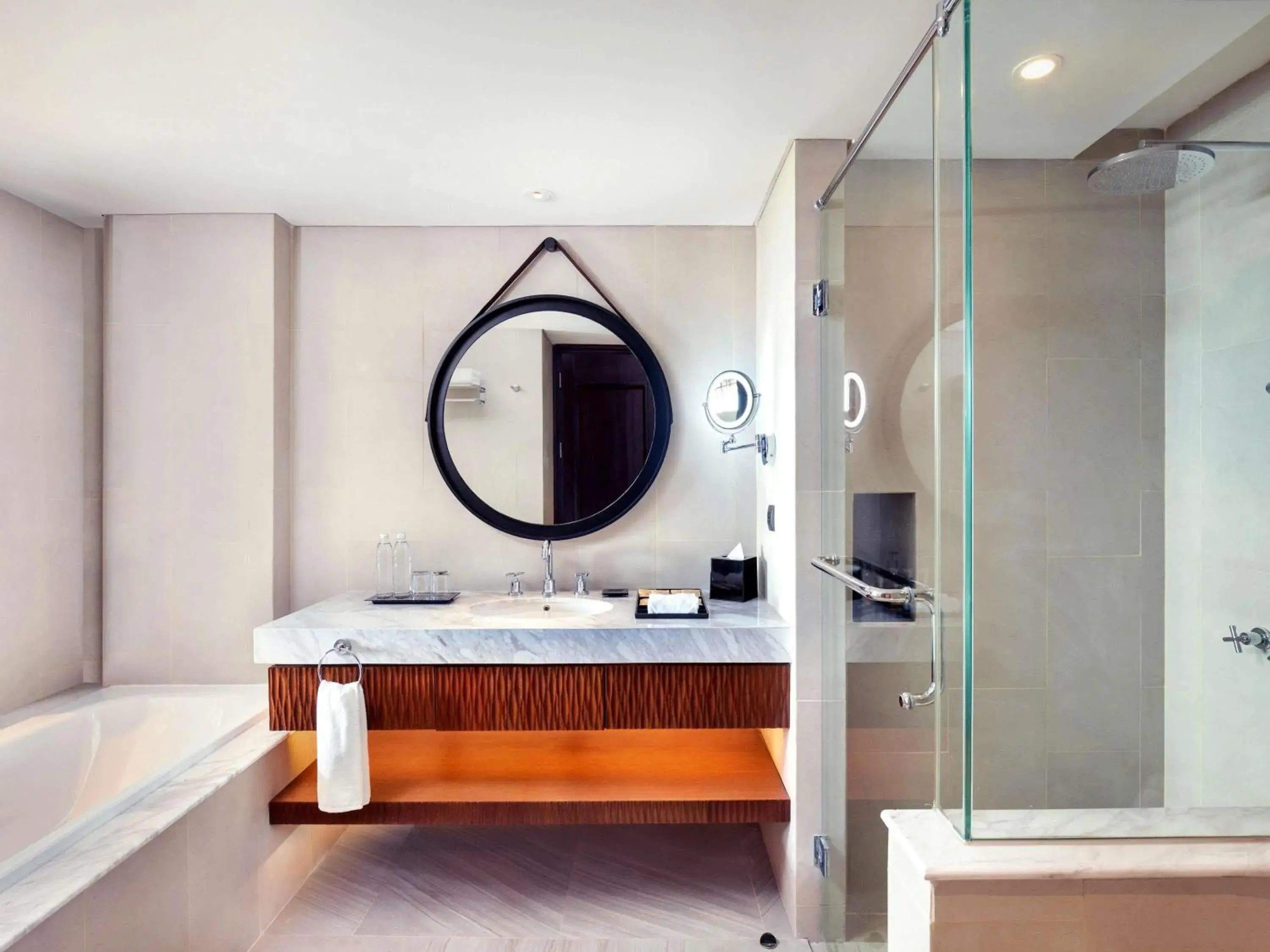 Deluxe King Room in Grand Mercure Bali Seminyak Deluxe King Room in Grand Mercure Bali Seminyak