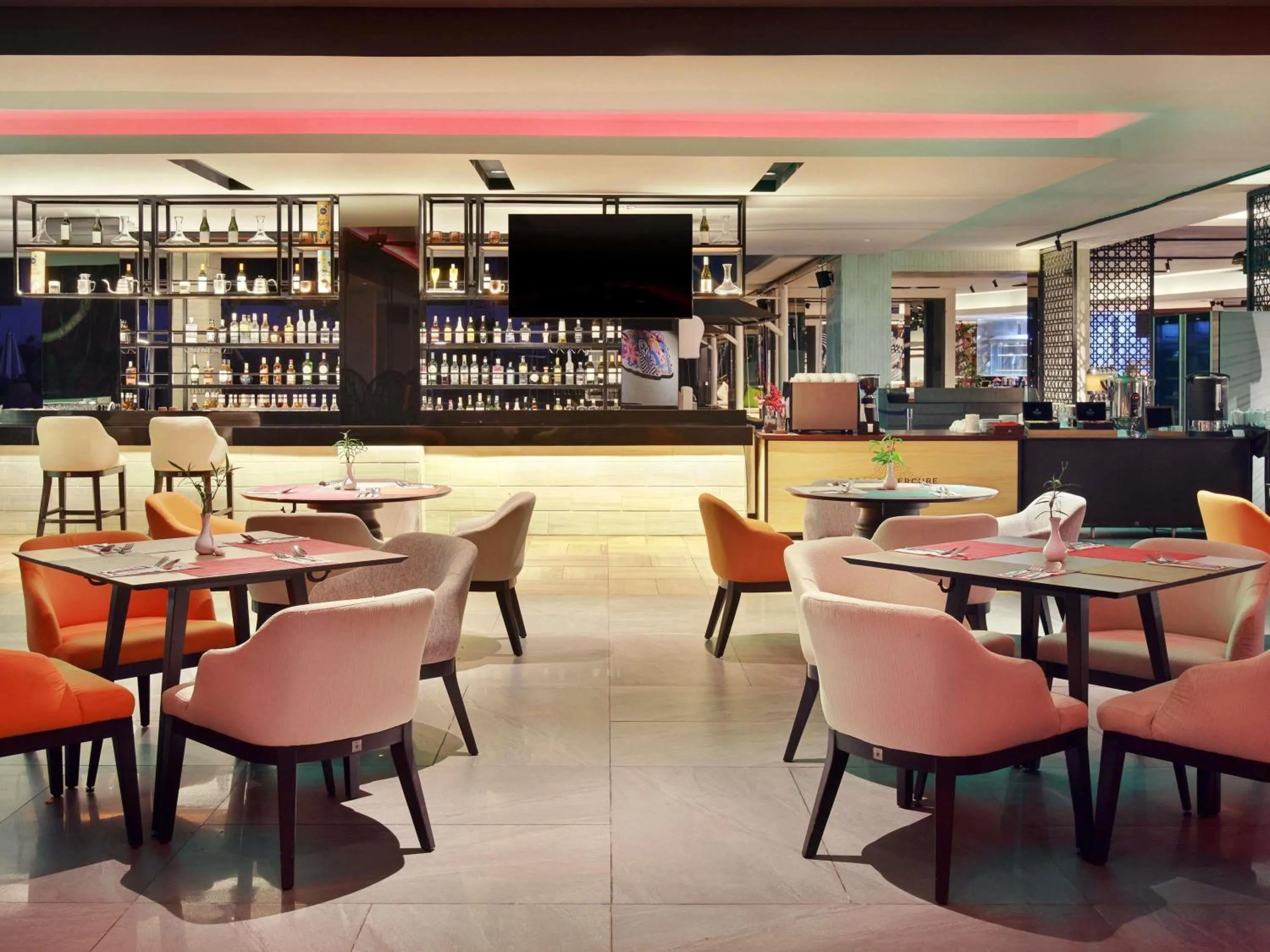 Lounge or bar in Grand Mercure Bali Seminyak