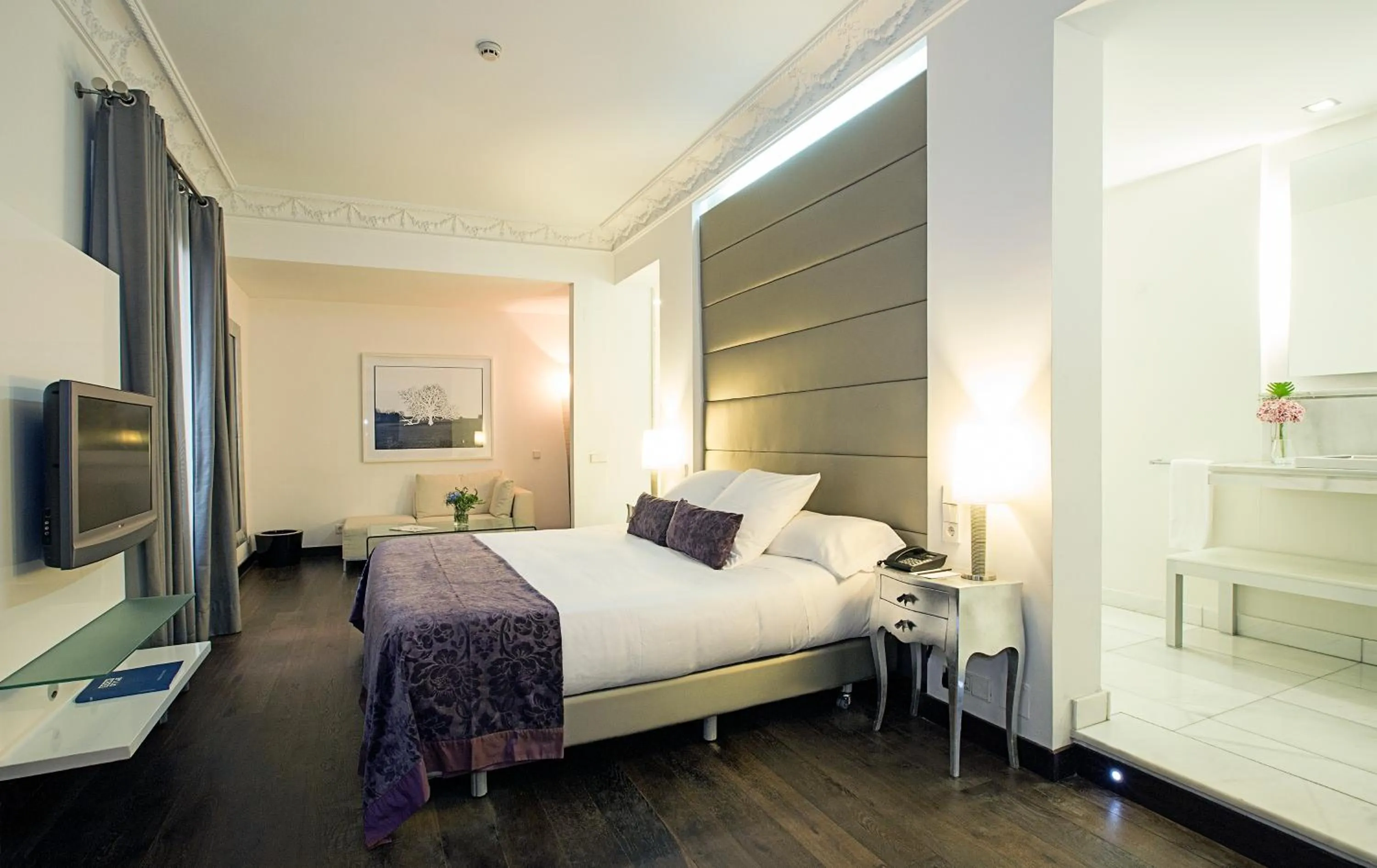 Bed in Hospes Puerta de Alcalá, a Member of Design Hotels
