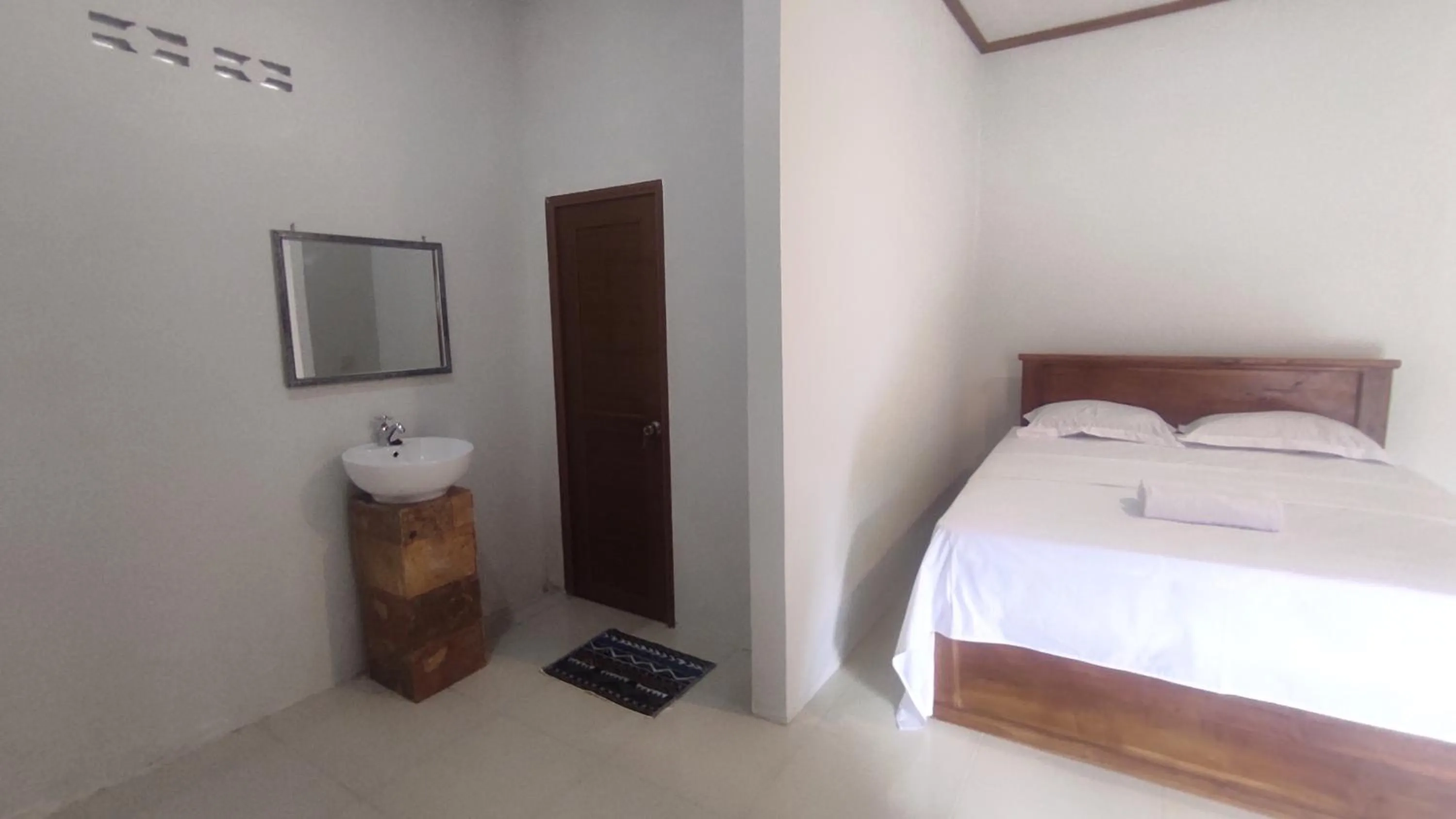 Property building, Bed in Kristal Garden