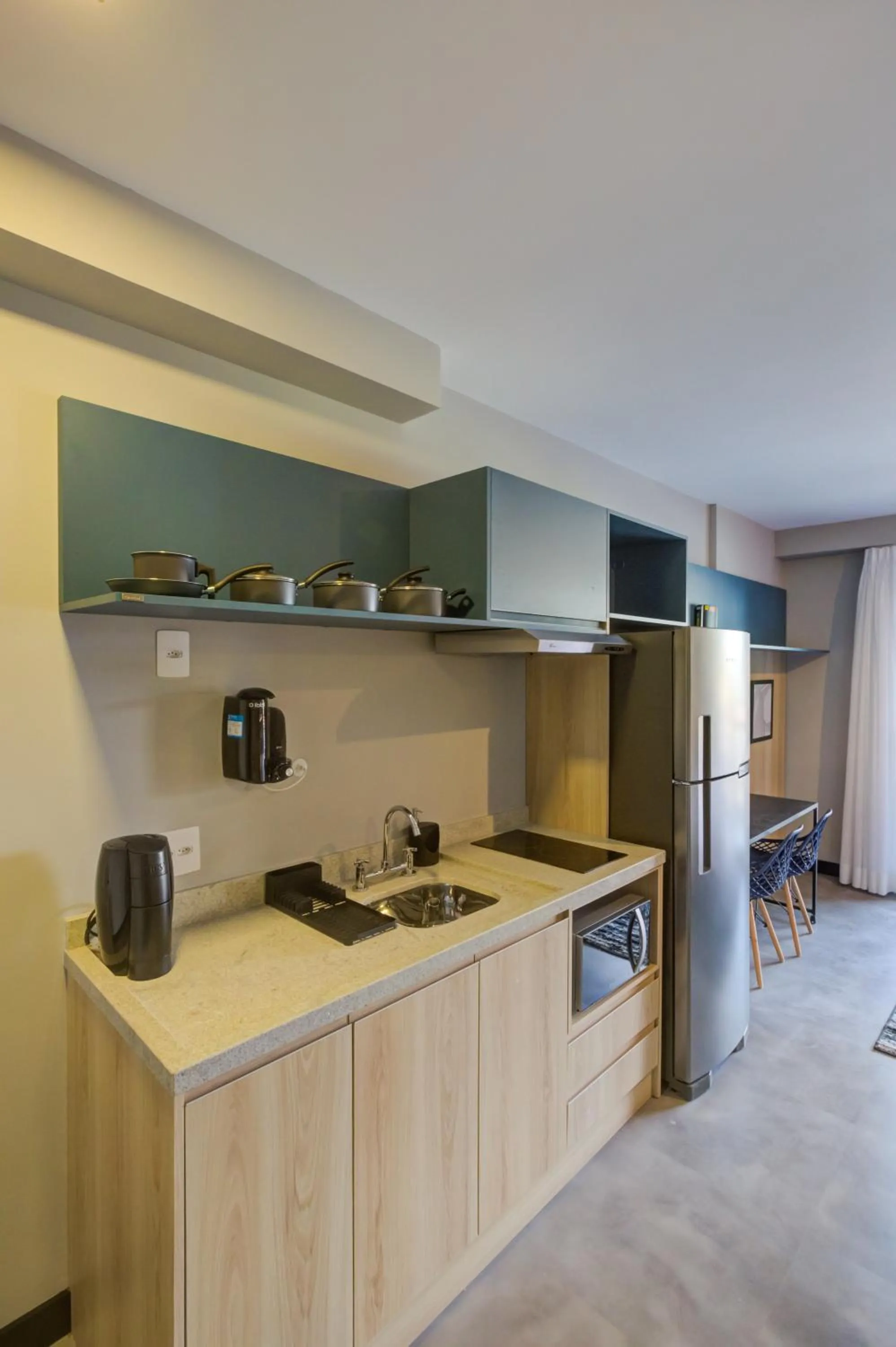 kitchen in Roomo Brooklin Morumbi Residencial