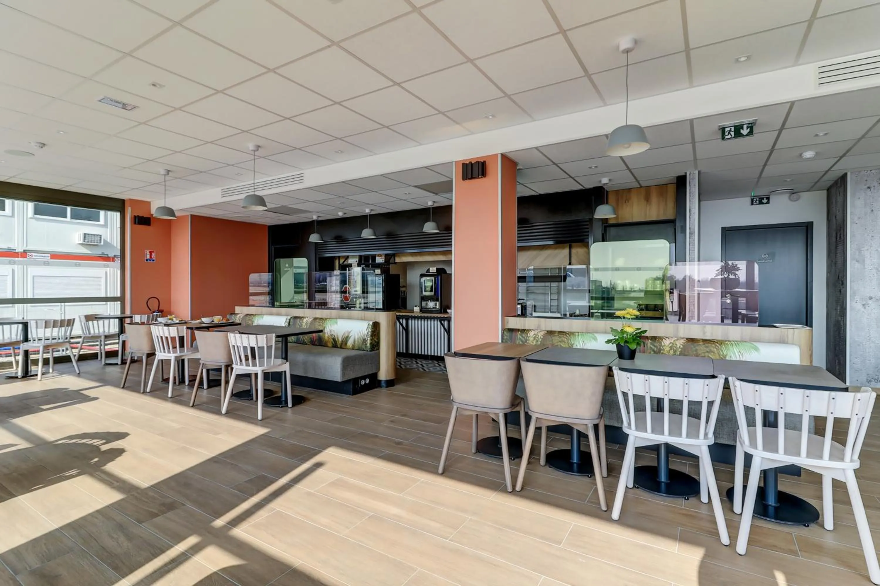 Buffet breakfast in B&B HOTEL Dijon Valmy Toison d'or