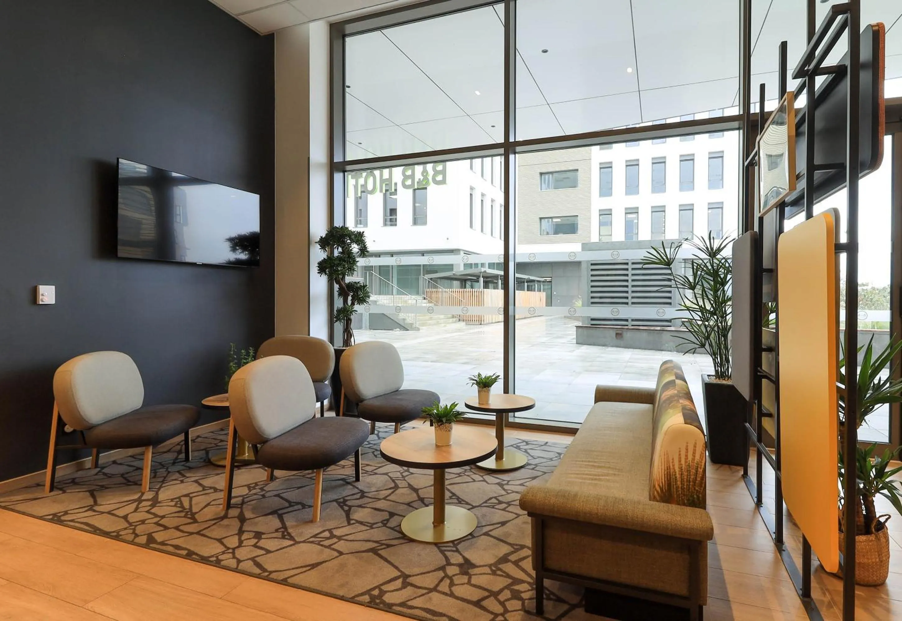 Seating area in B&B HOTEL Dijon Valmy Toison d'or