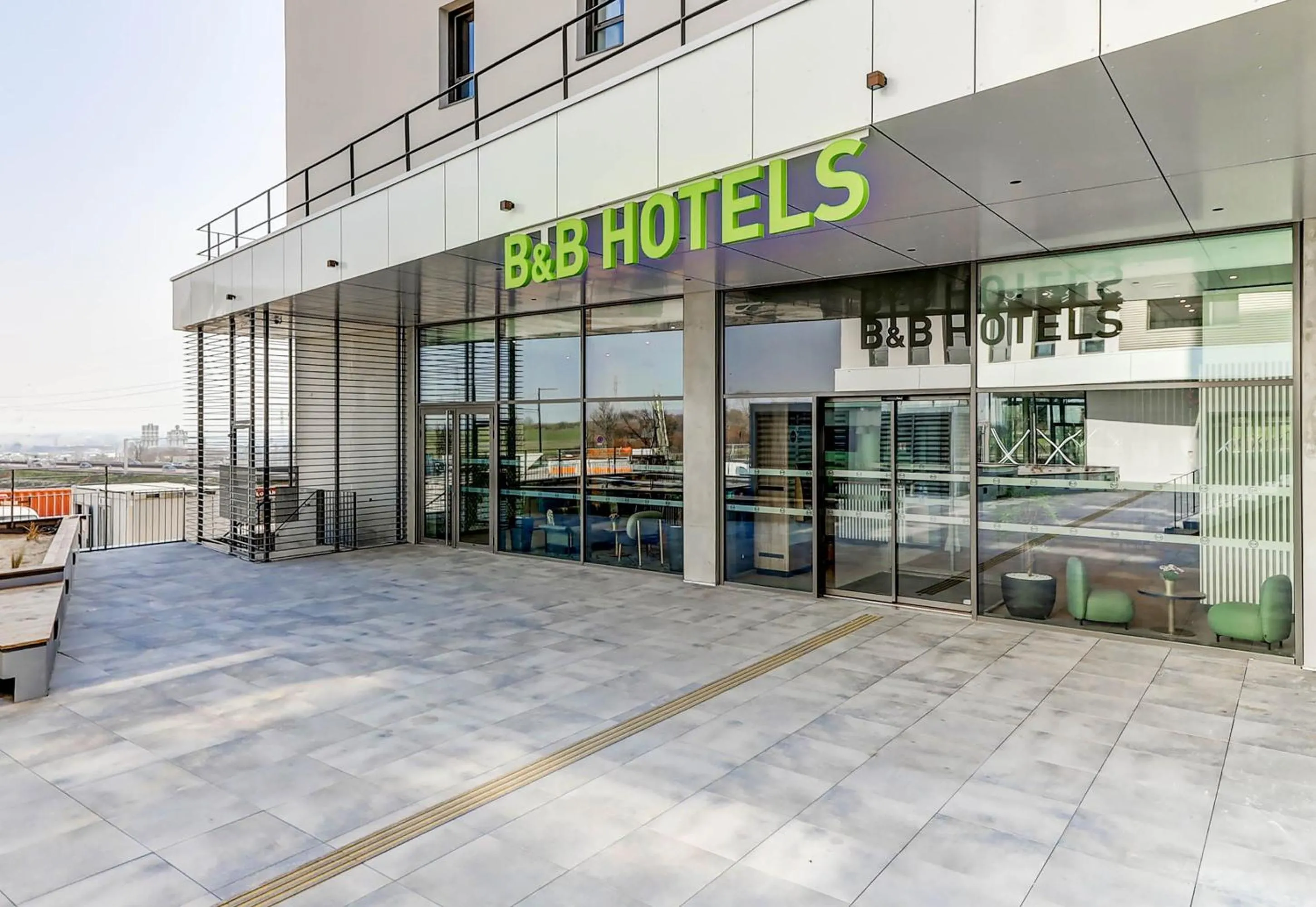 Facade/entrance in B&B HOTEL Dijon Valmy Toison d'or