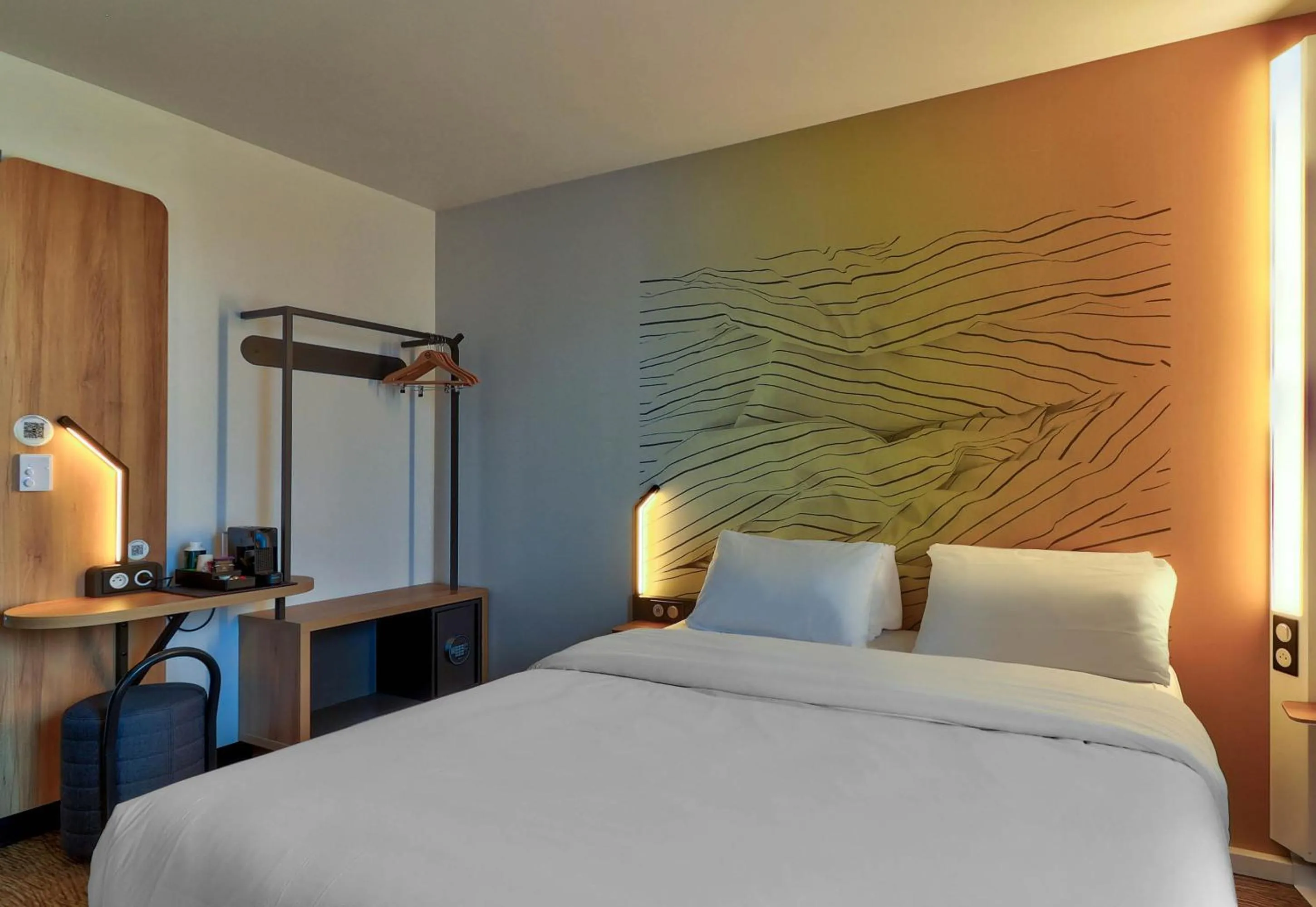 Bedroom, Bed in B&B HOTEL Dijon Valmy Toison d'or