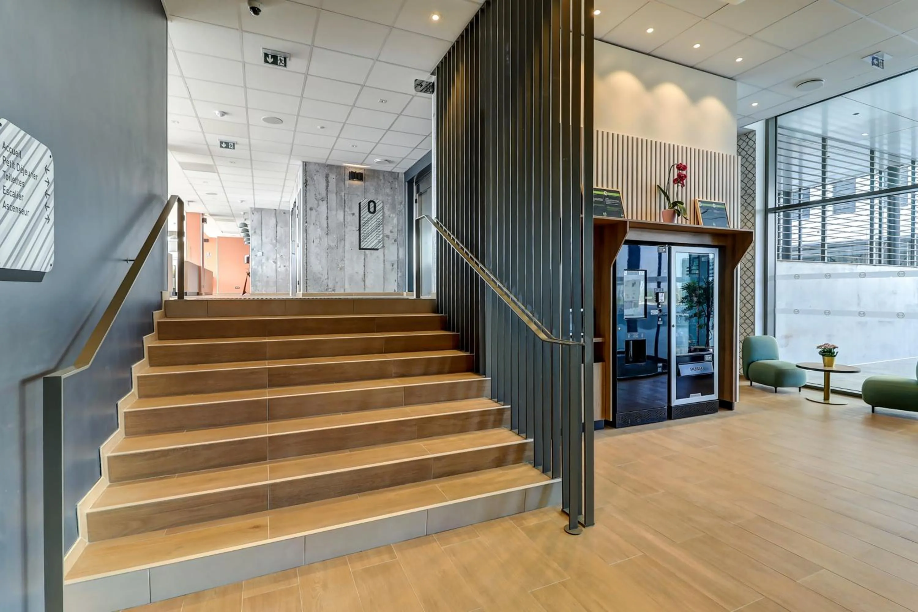 Lobby or reception in B&B HOTEL Dijon Valmy Toison d'or