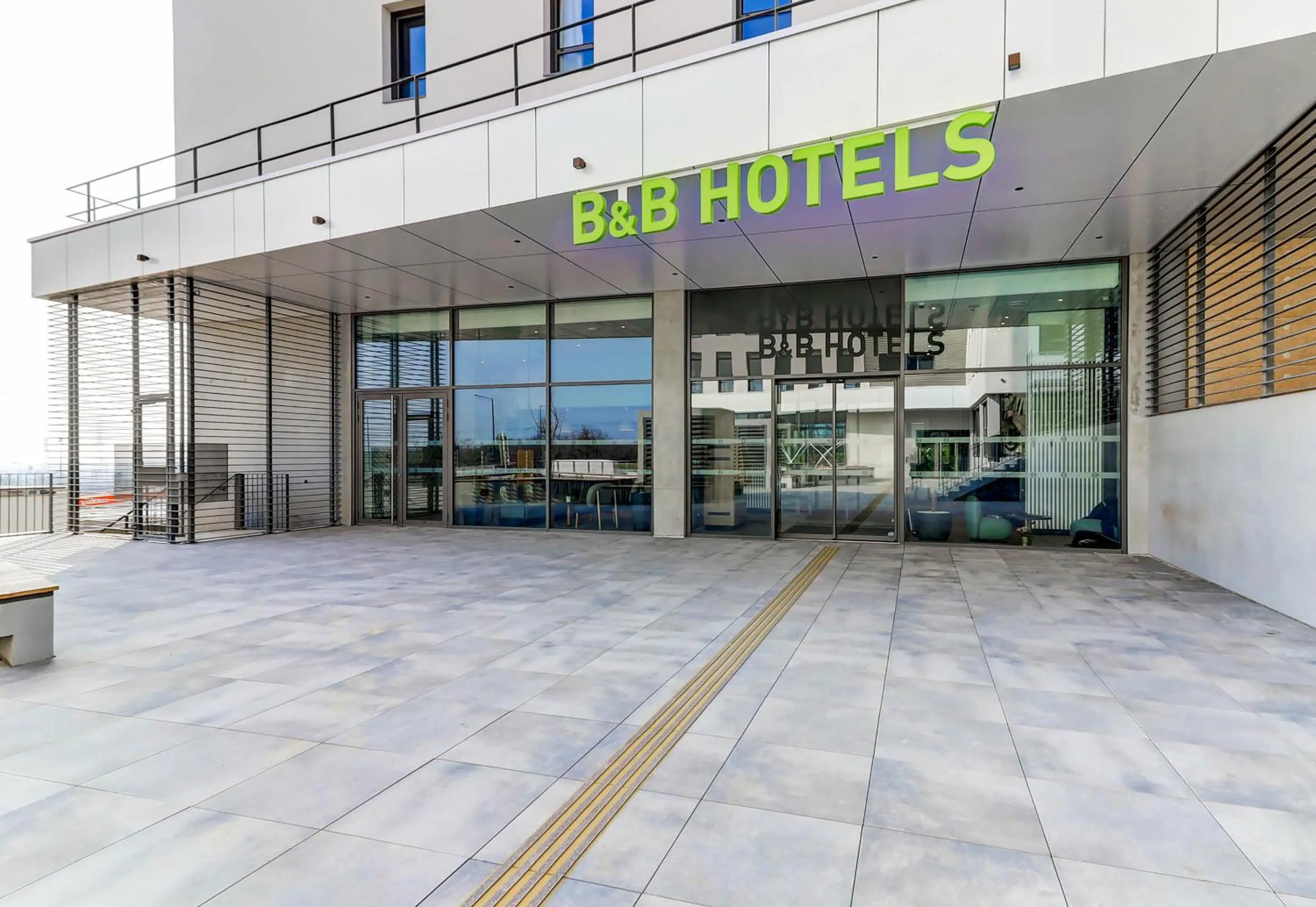 Facade/entrance in B&B HOTEL Dijon Valmy Toison d'or