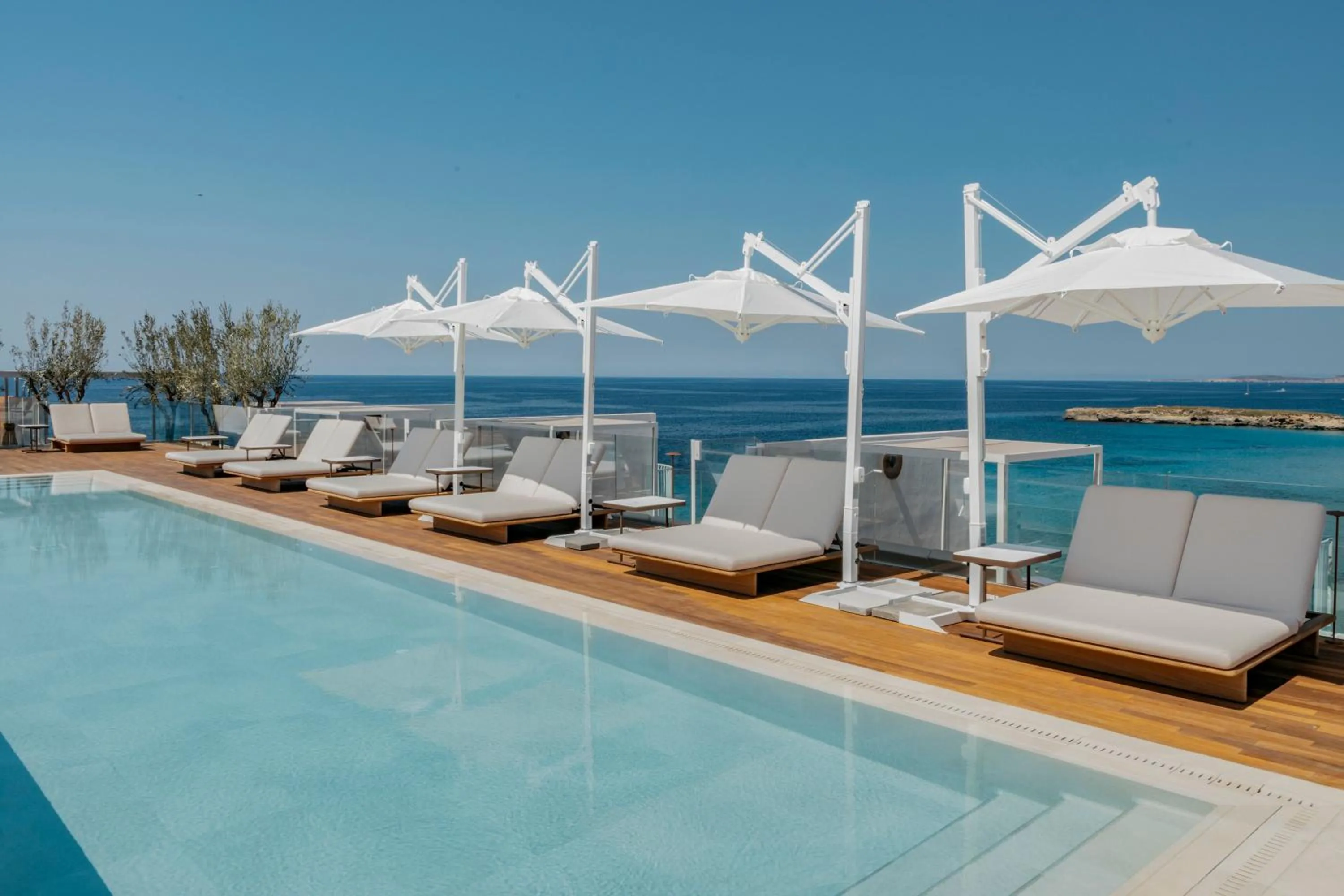 Swimming pool in Villa Le Blanc, a Gran Meliá Hotel - The Leading Hotels of The World