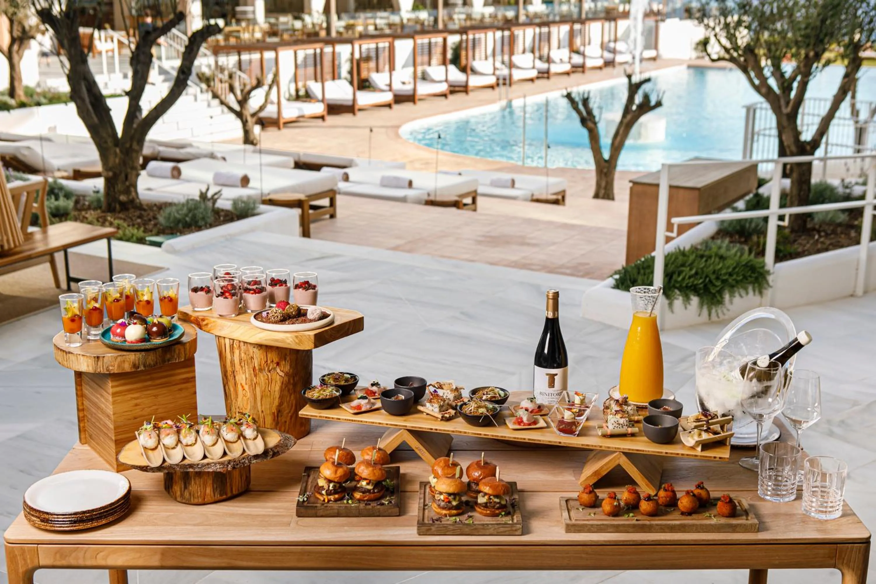Food and drinks in Villa Le Blanc, a Gran Meliá Hotel - The Leading Hotels of The World