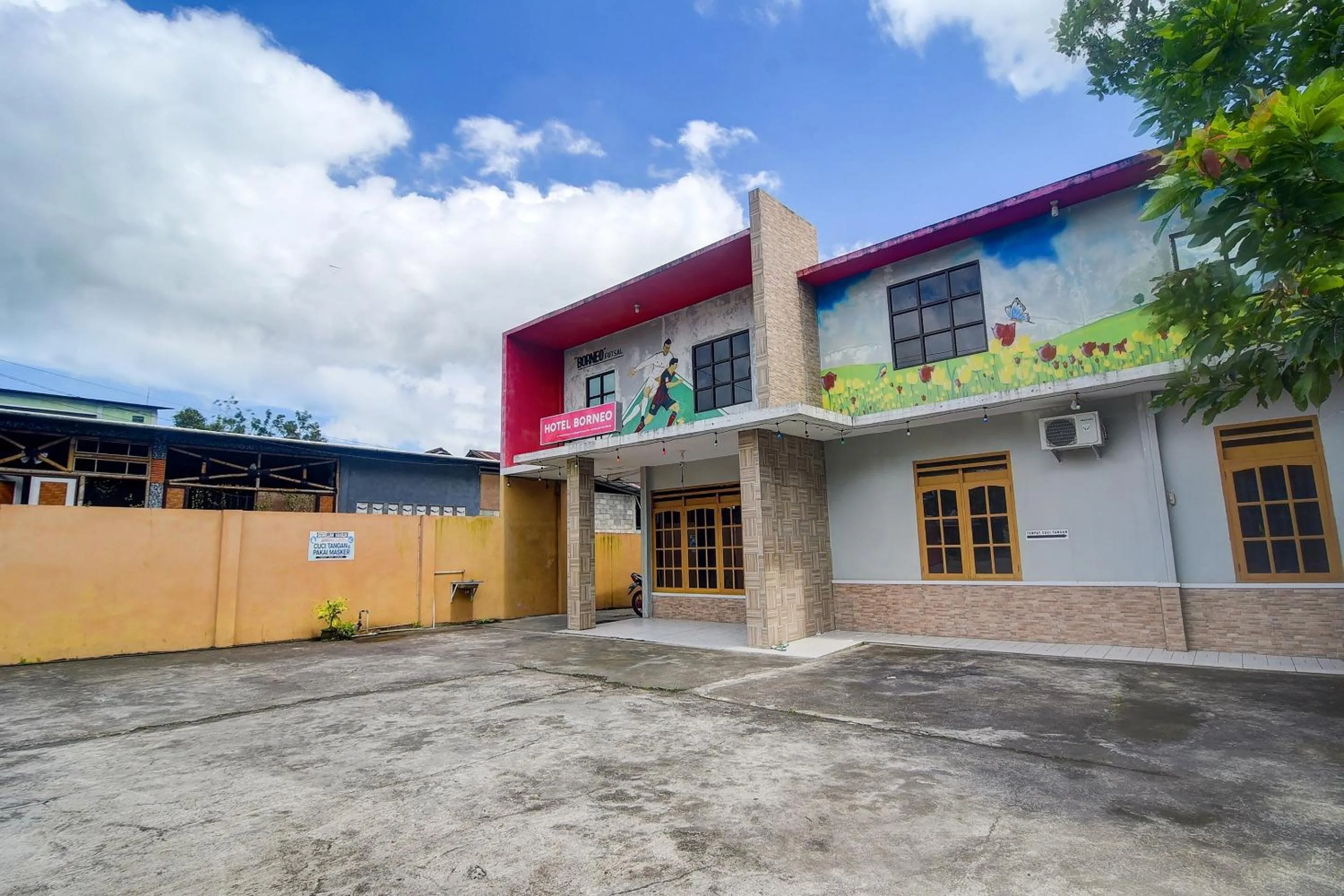Facade/entrance in Hotel O Borneo