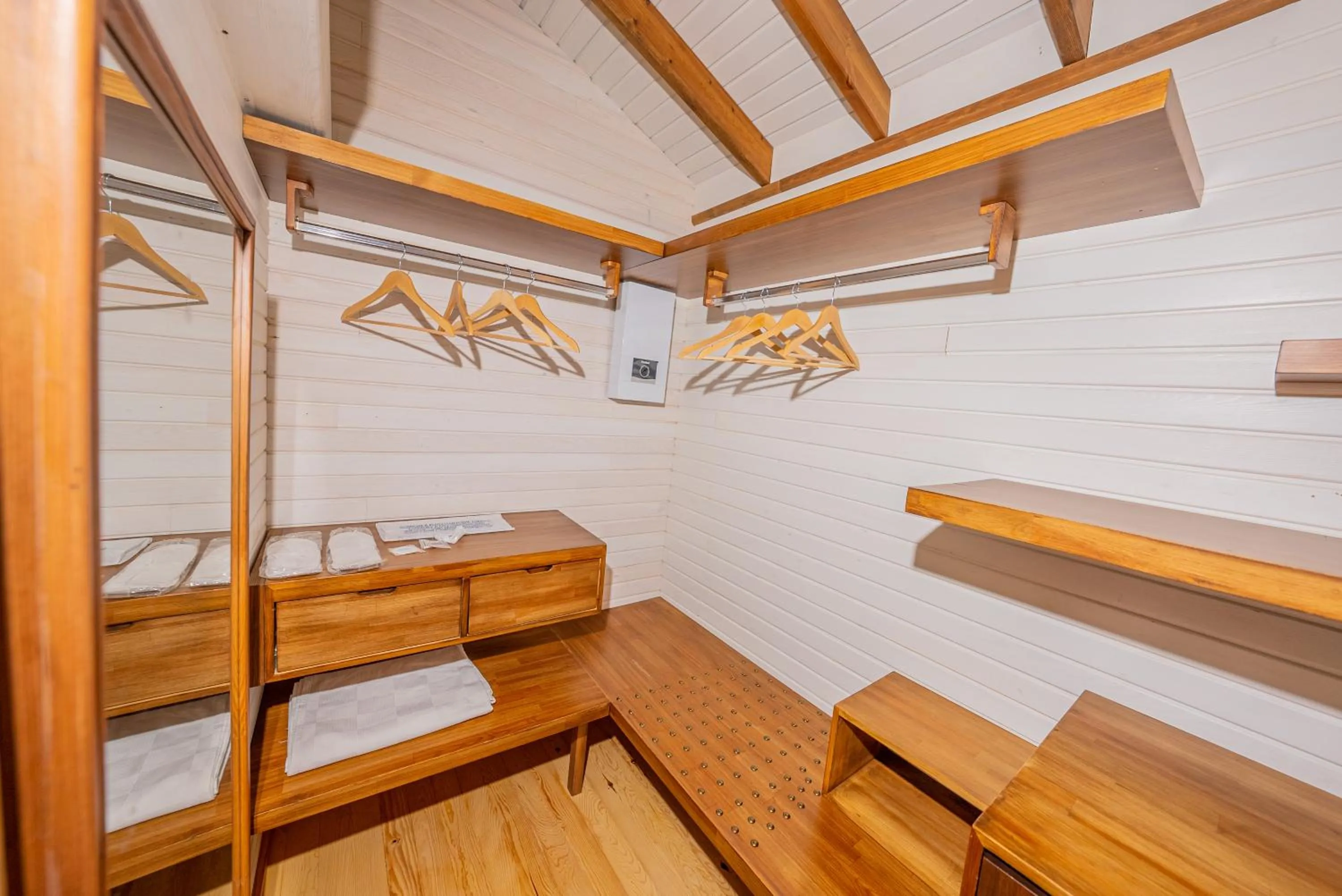 Massage, Bed in Kairos Valley Wellness & Longevity