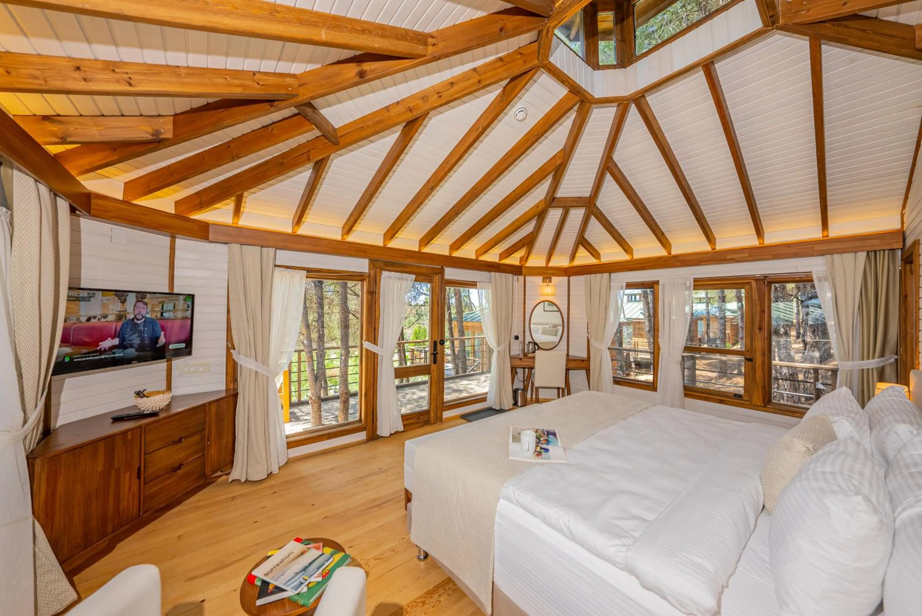 Massage, Bed in Kairos Valley Wellness & Longevity