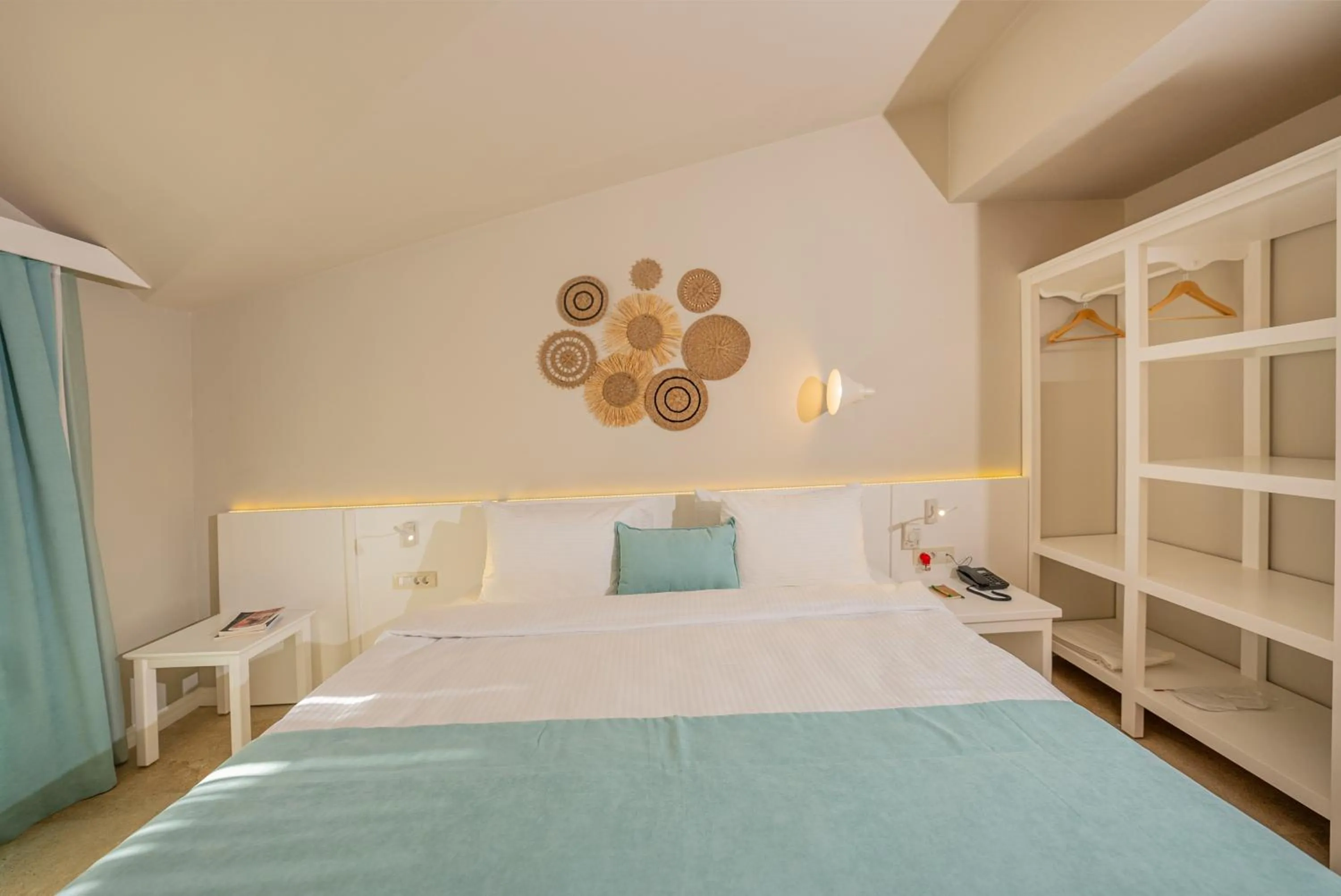 Massage, Bed in Kairos Valley Wellness & Longevity