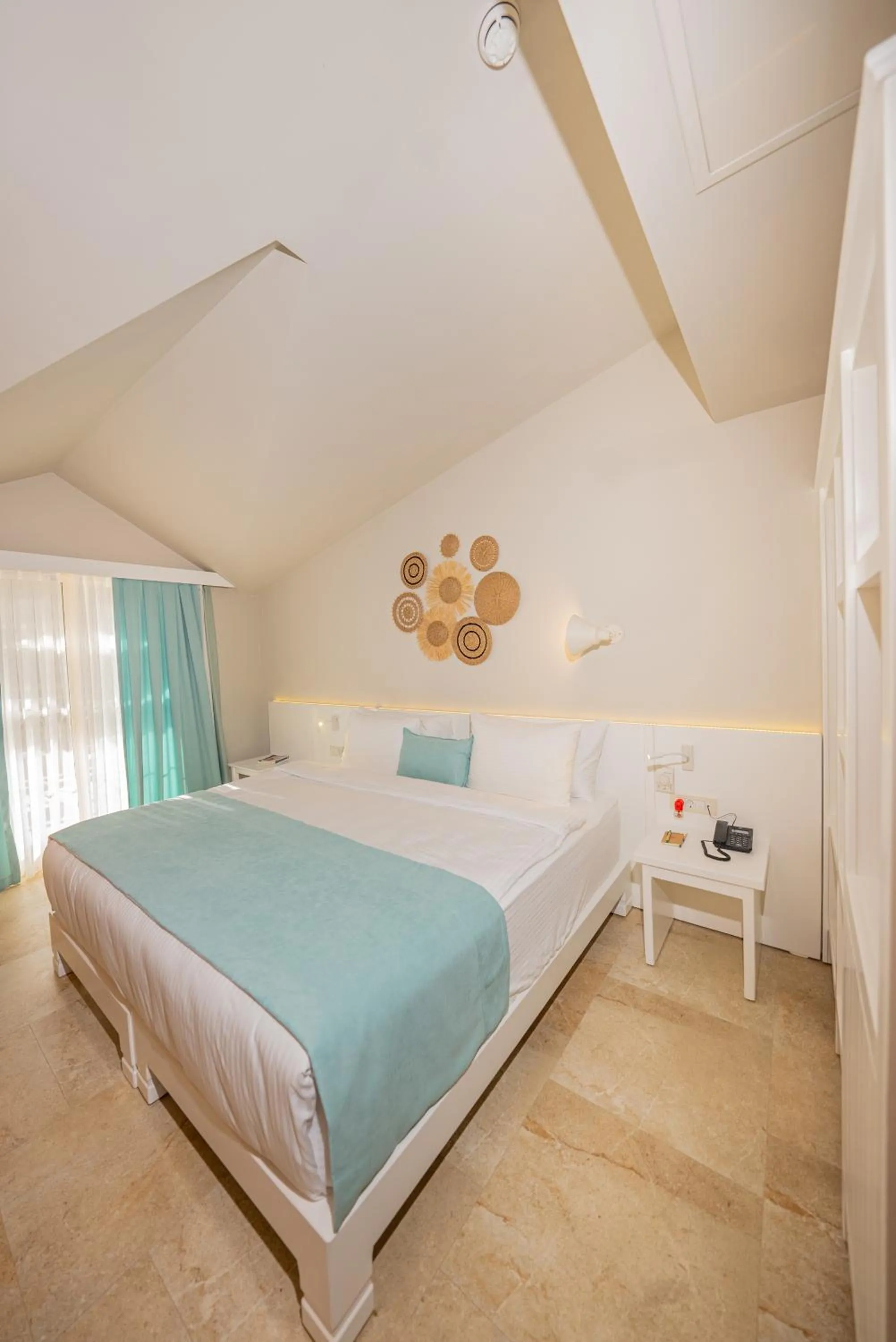 Massage, Bed in Kairos Valley Wellness & Longevity