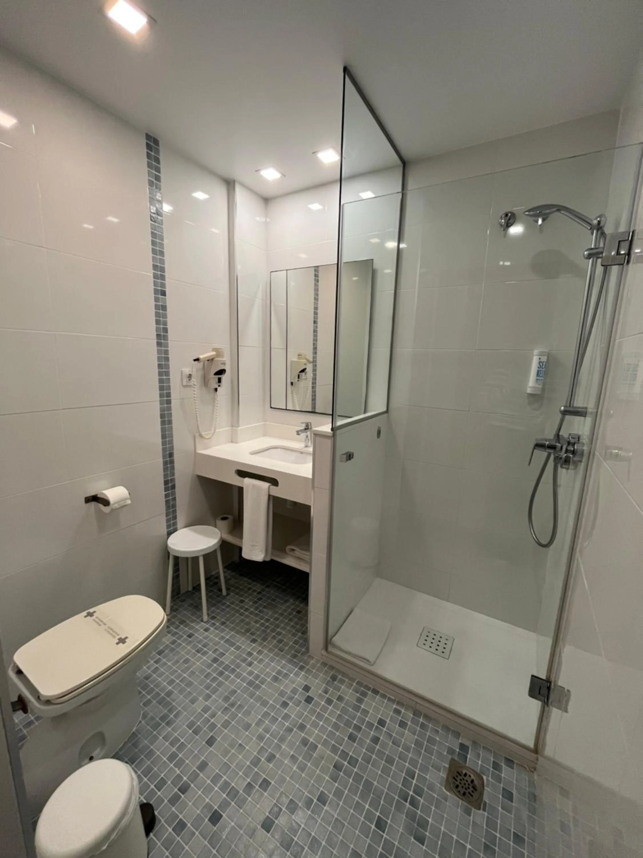Shower in Hotel Albatros