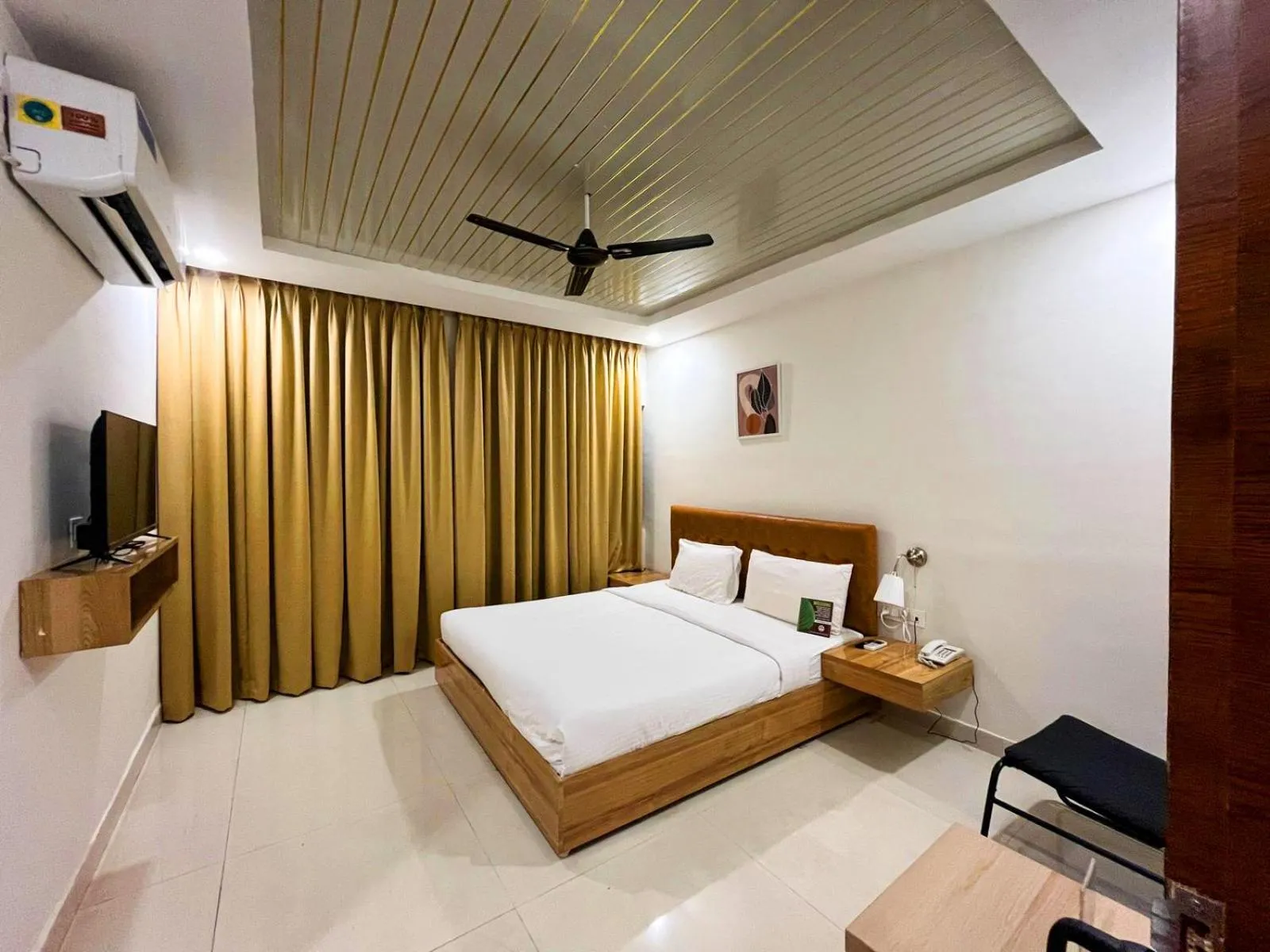 Bedroom, Bed in Hotel Hibiscus Tree- Bachupally