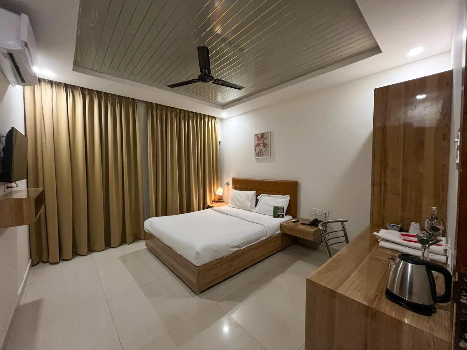 Bedroom, Bed in Hotel Hibiscus Tree- Bachupally
