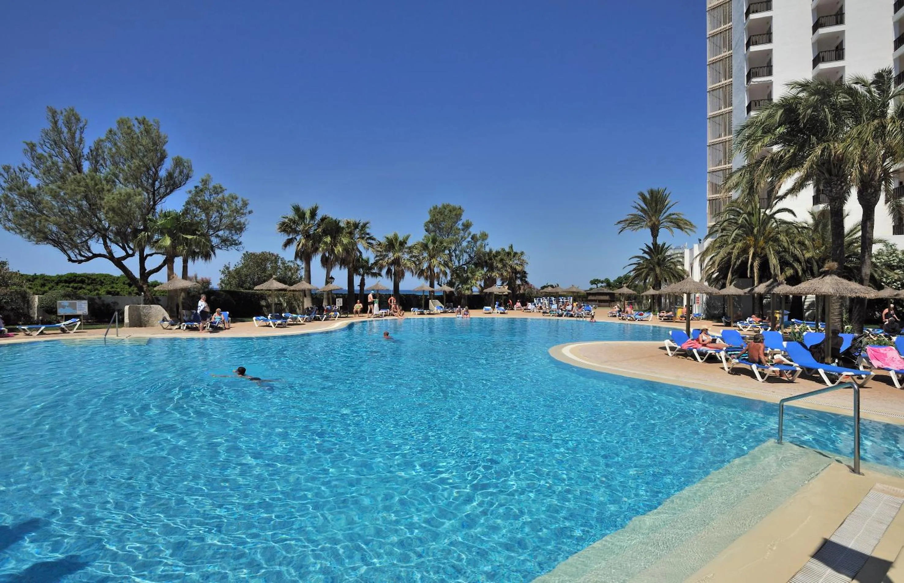 Swimming pool in Sol Milanos Pingüinos