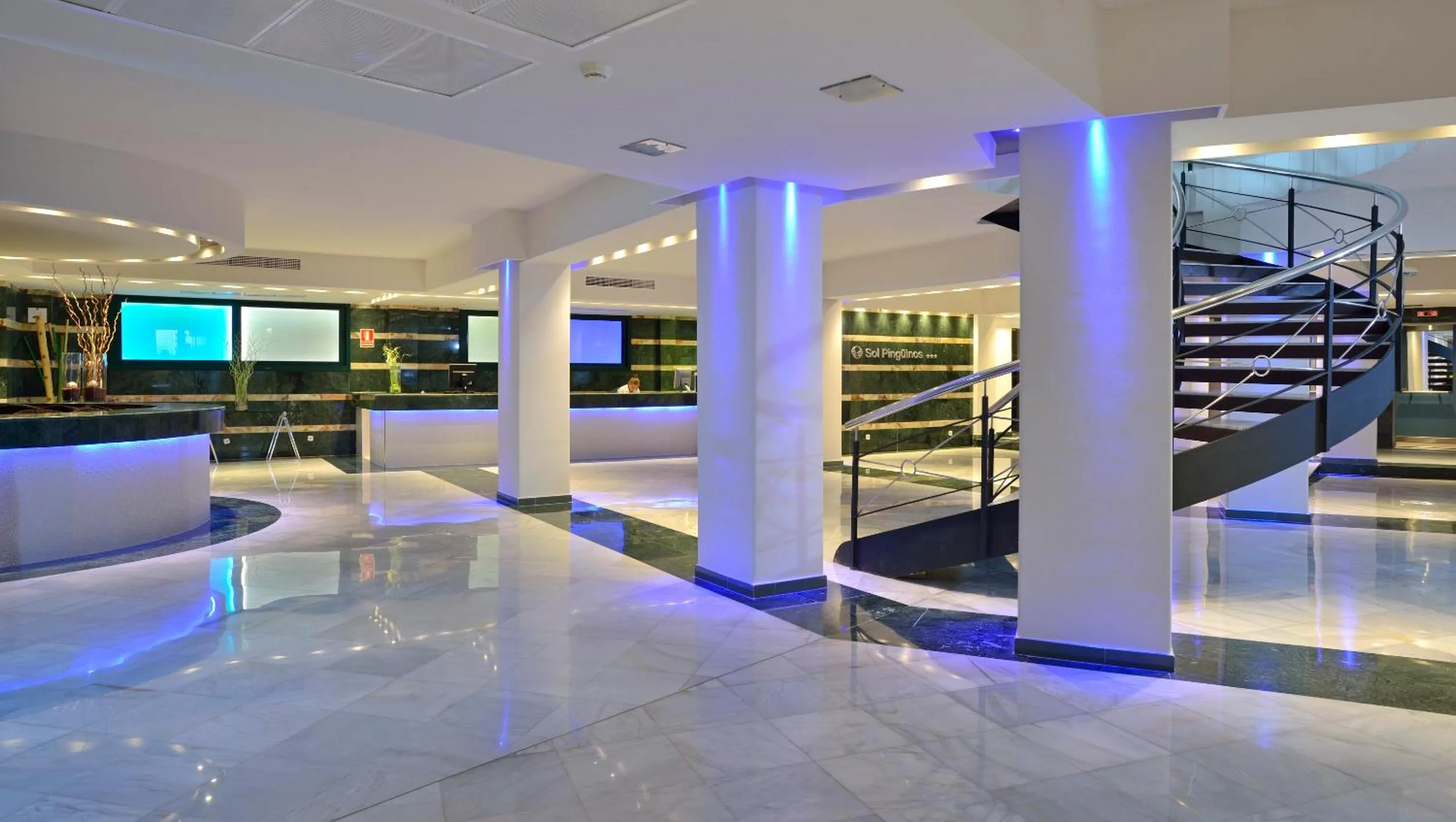 Lobby or reception in Sol Milanos Pingüinos