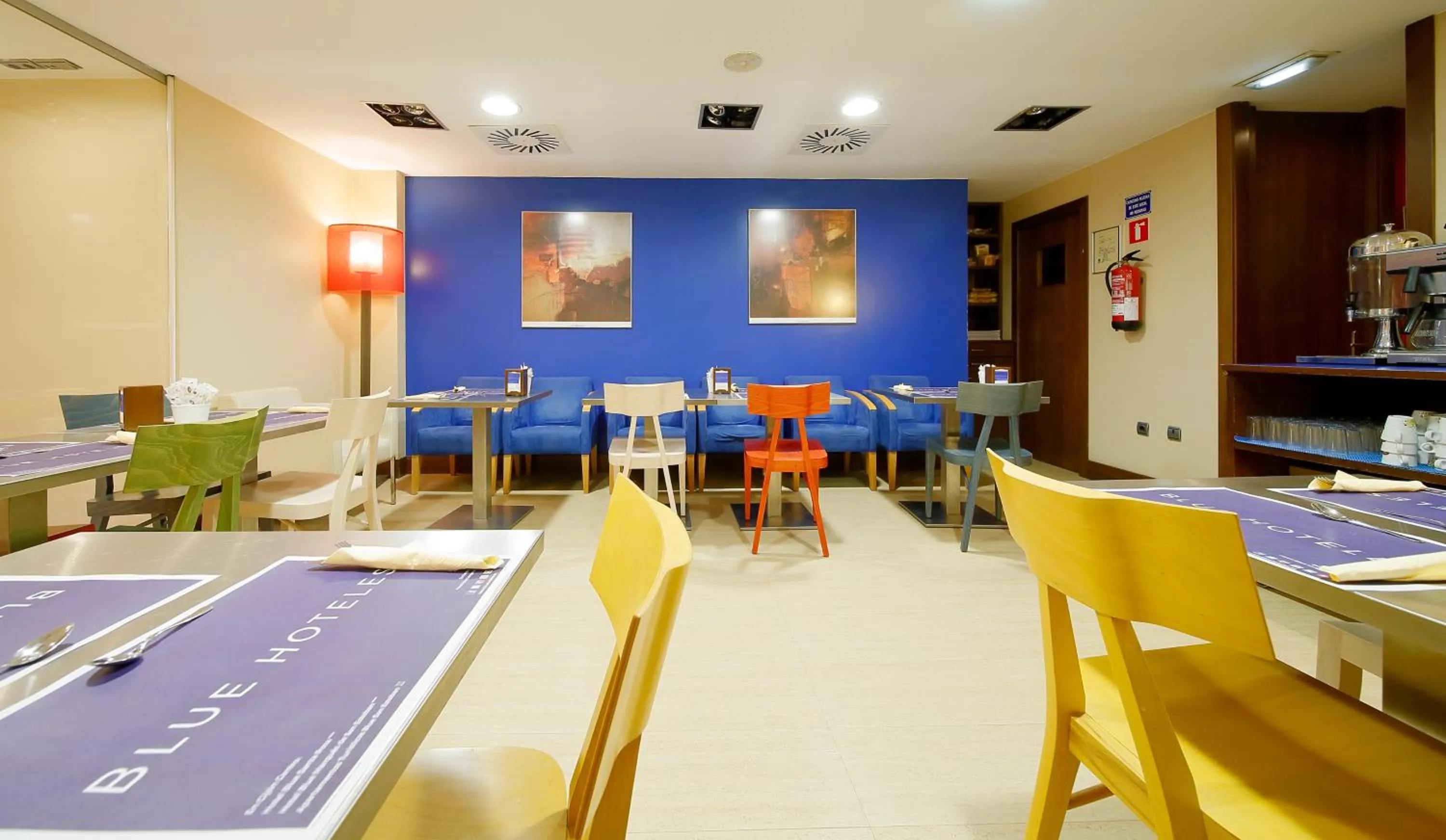 Lounge or bar in Hotel Marqués, Blue Hoteles